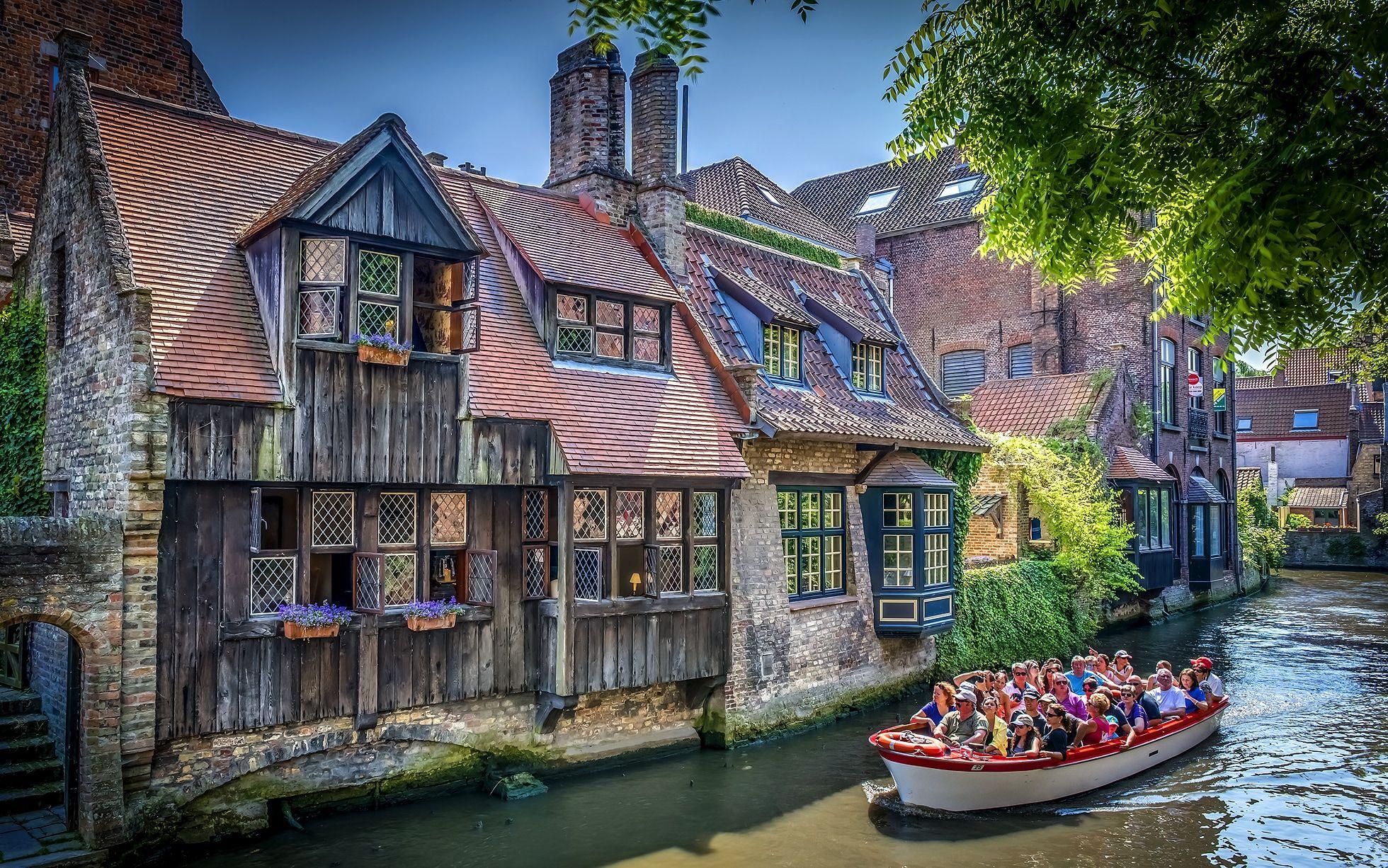 1960x1226 The best Bruges canal hotels