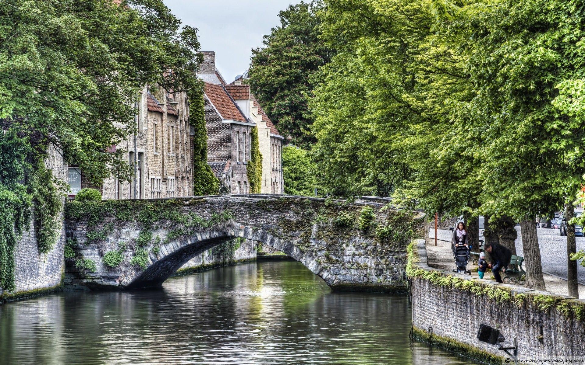 1920x1200 Meestraat Bridge in Bruges