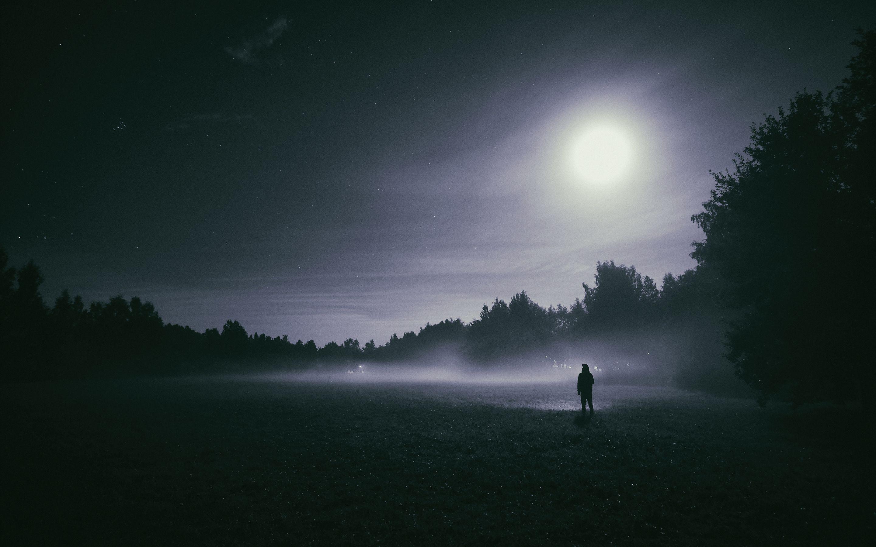 2880x1800 Wallpaper 4k Foggy night Moon Foggy, Jellyfish, Moon, Night