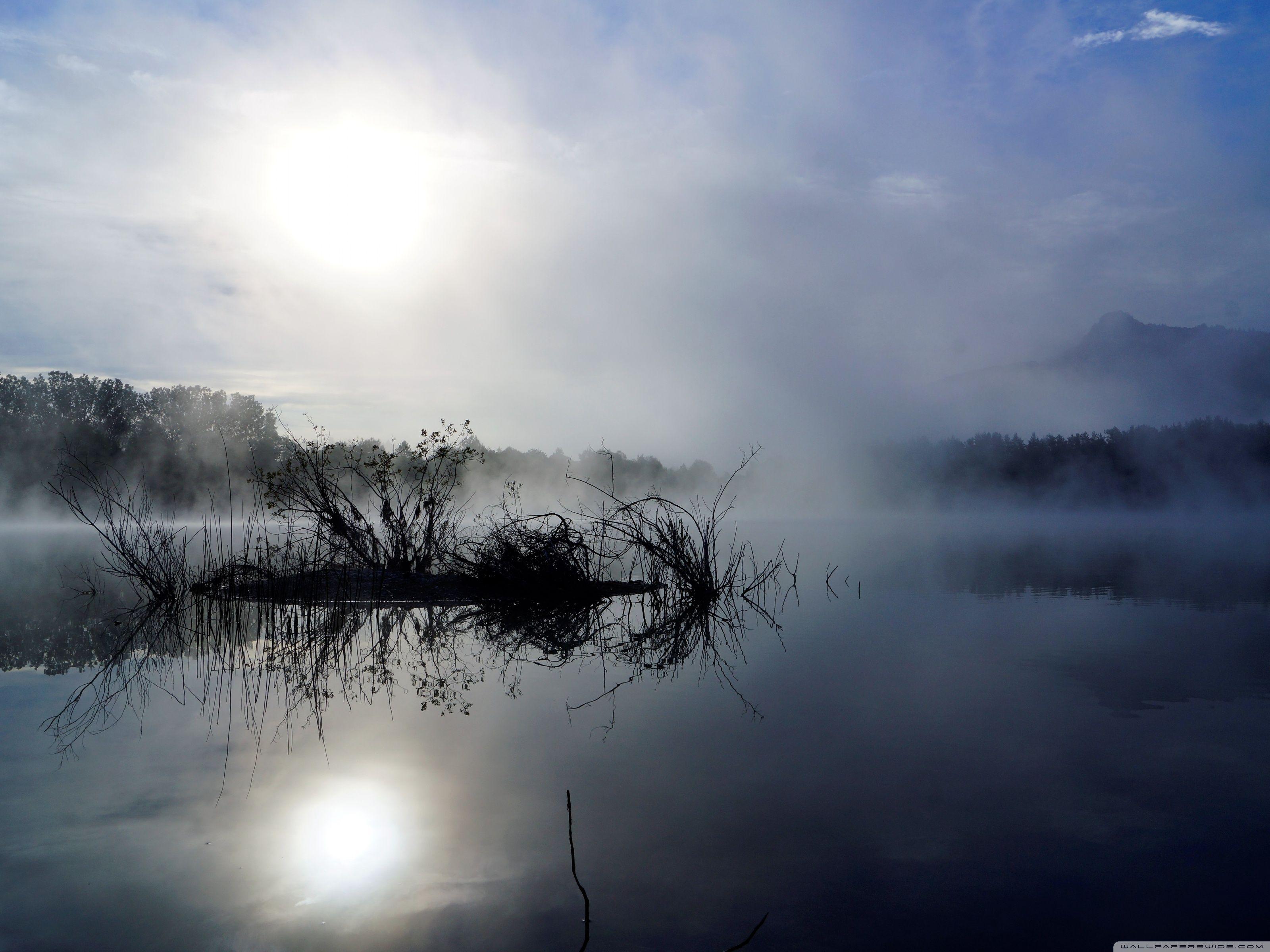 3200x2400 Foggy Lake Wallpaper