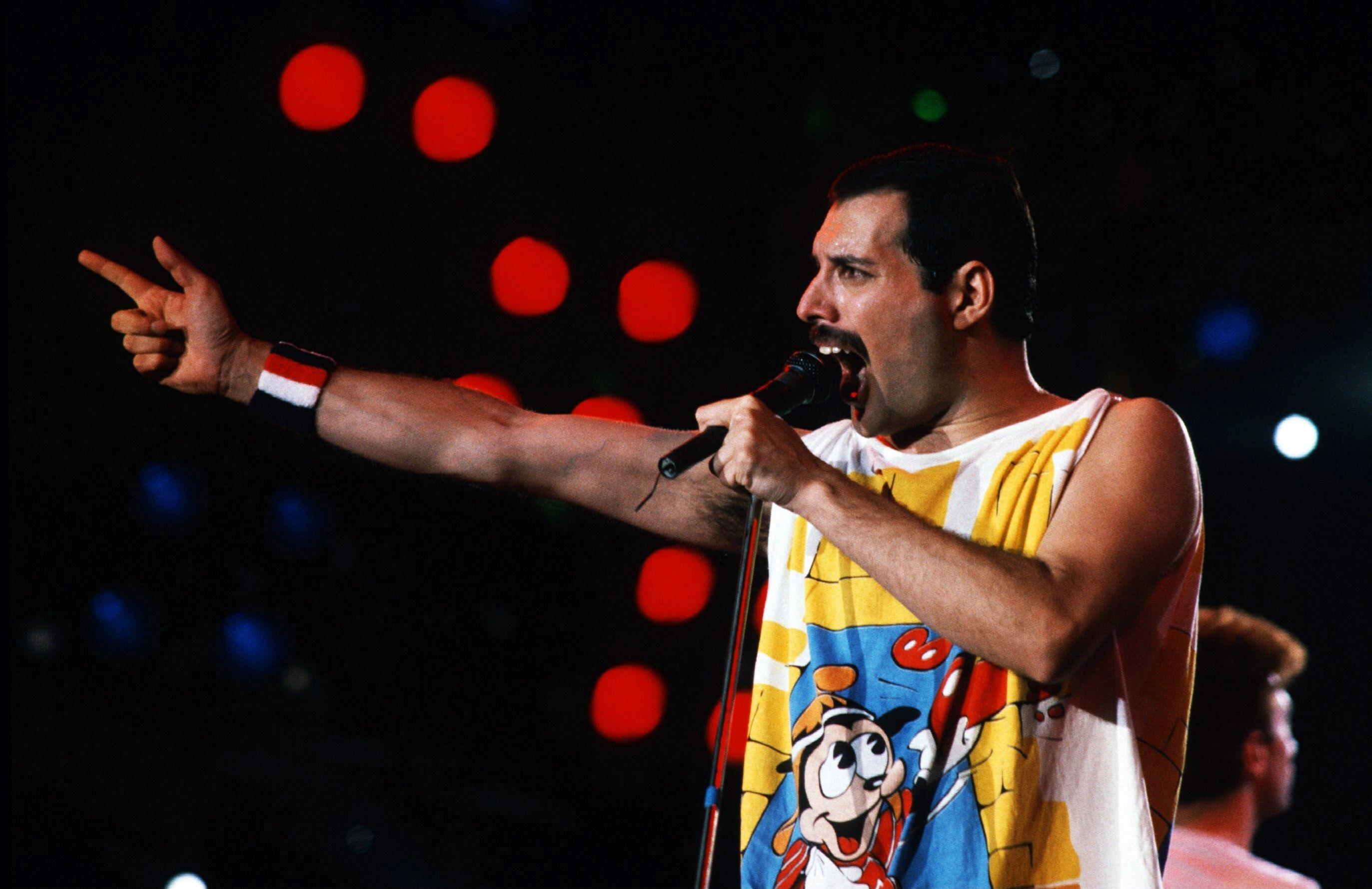 2745x1780 Freddie mercury, Singer, Performance wallpaper