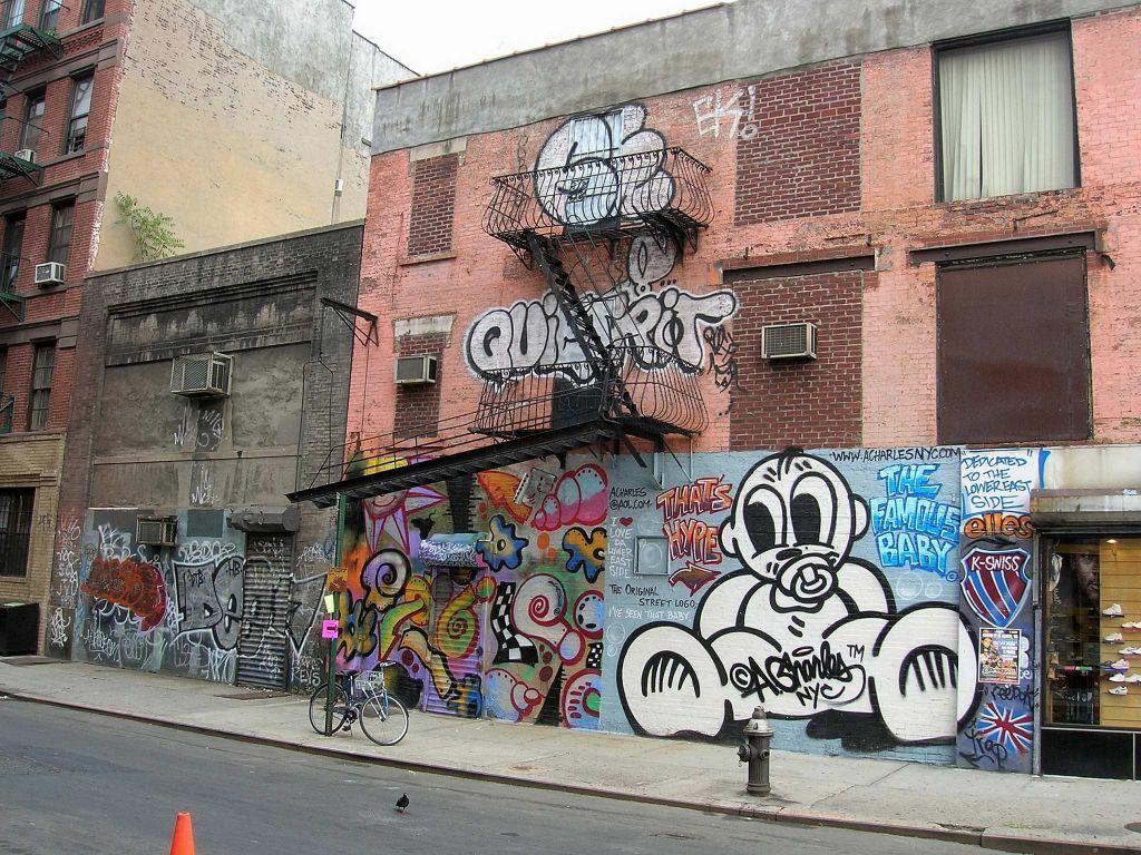 1024x768 Love Graffiti Art Wallpaper