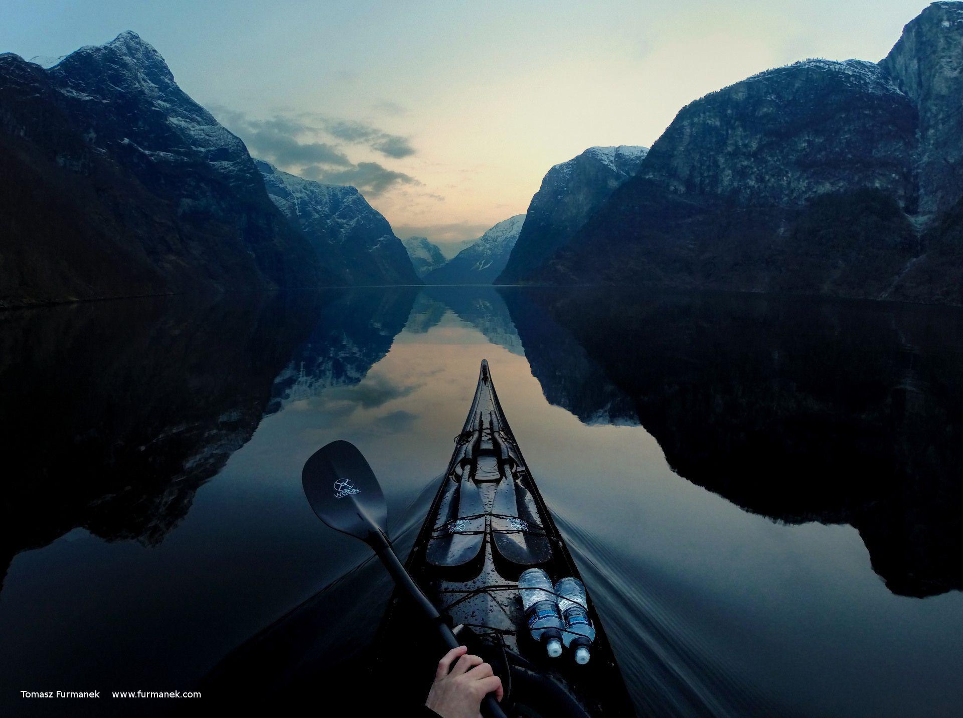 1920x1431 Kayak Wallpaper