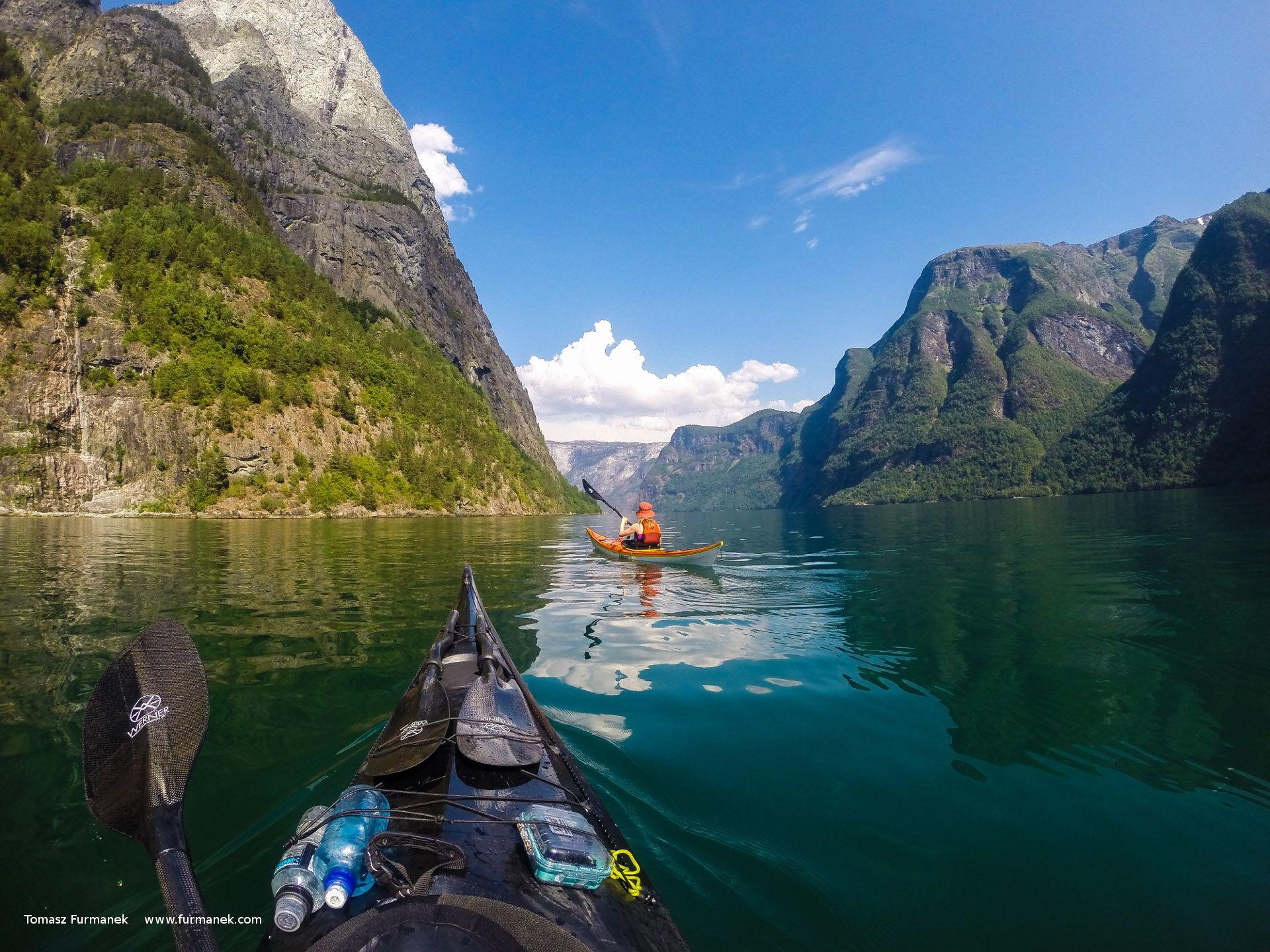 1920x1440 Kayak wallpaper
