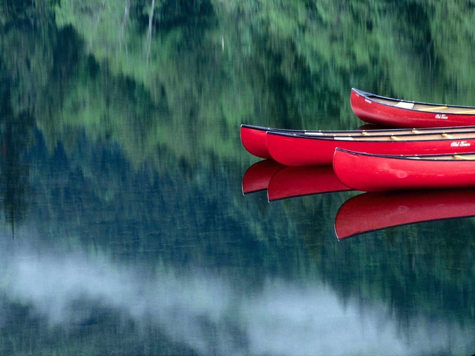 1600x1200 Canoe In Spring Wallpaper