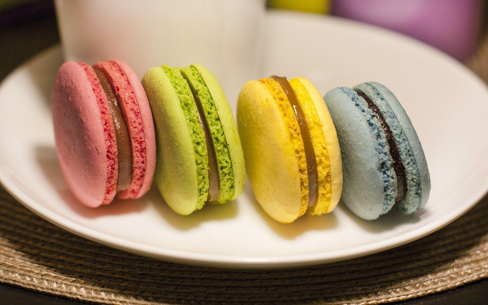 1680x1050 Macaroon Sweets Colorful Pink Green Yellow Blue wallpaperx1050
