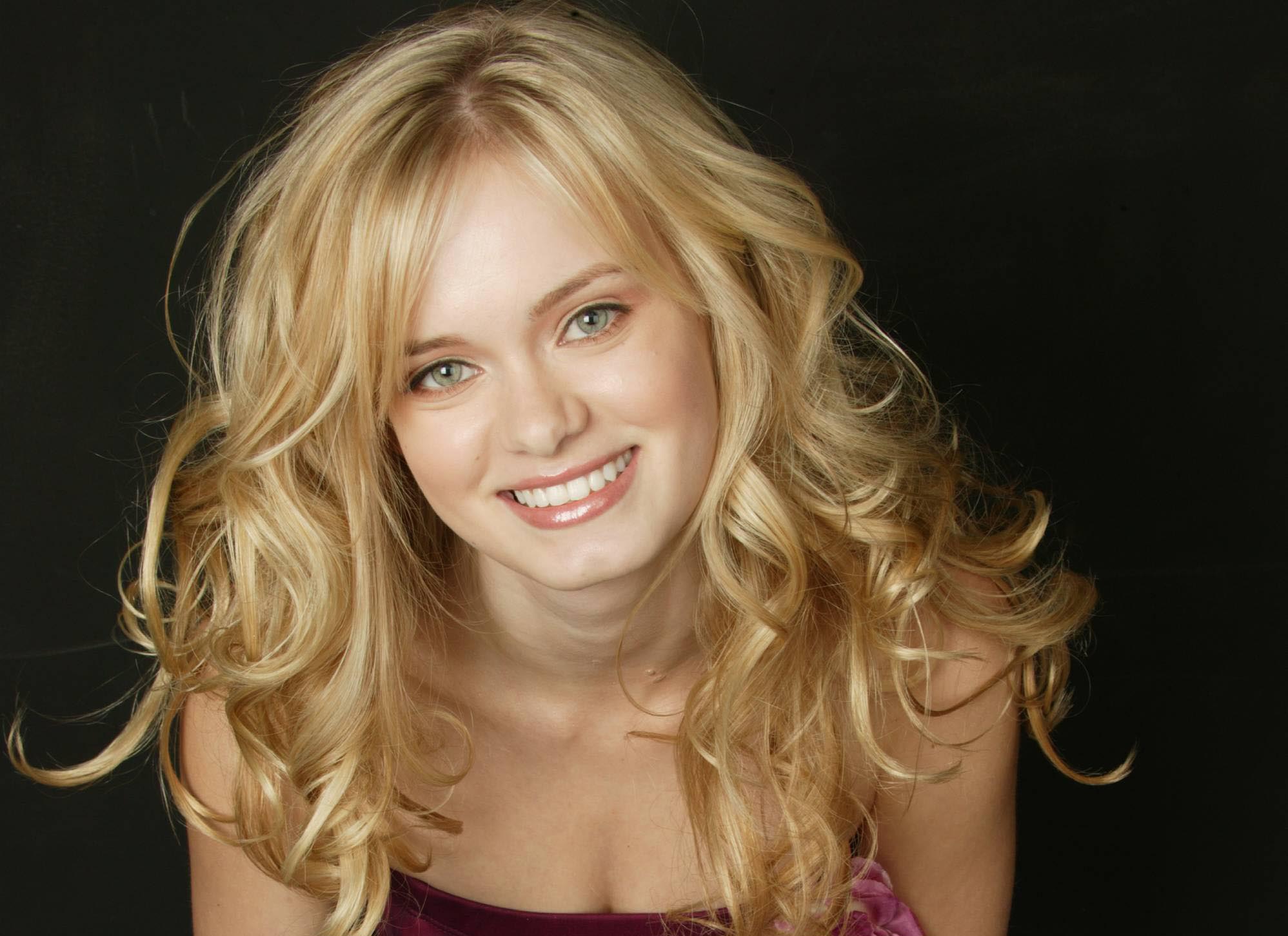 Sara Paxton Wallpapers Top Free Sara Paxton Backgrounds Wallpaperaccess