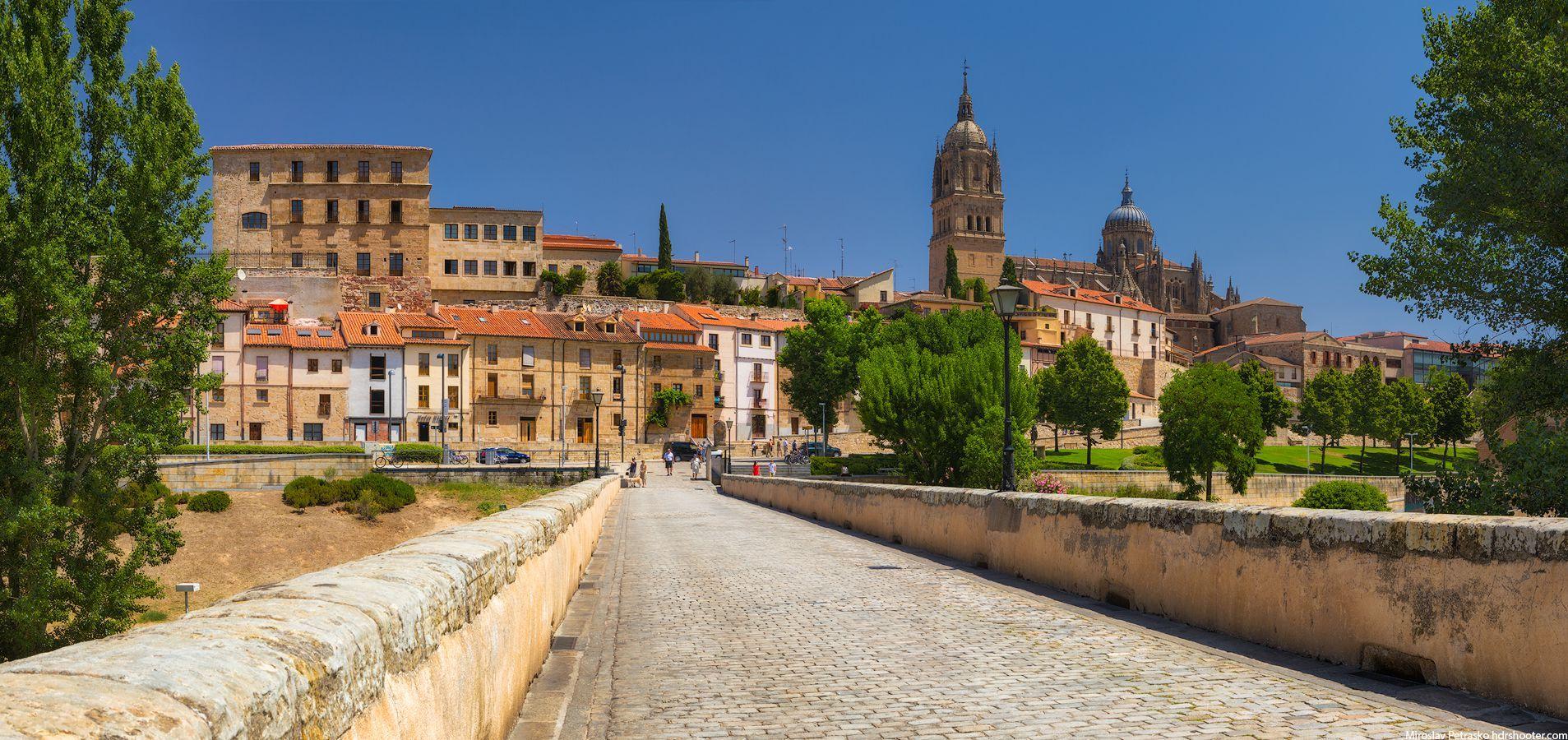 1907x900 Sunny day in Salamanca, Spain