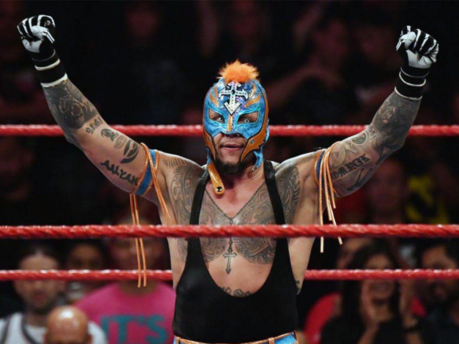 1600x1200 Rey Mysterio Talks Universal Championship Match Against Seth Rollins, Dominick and His Legacy