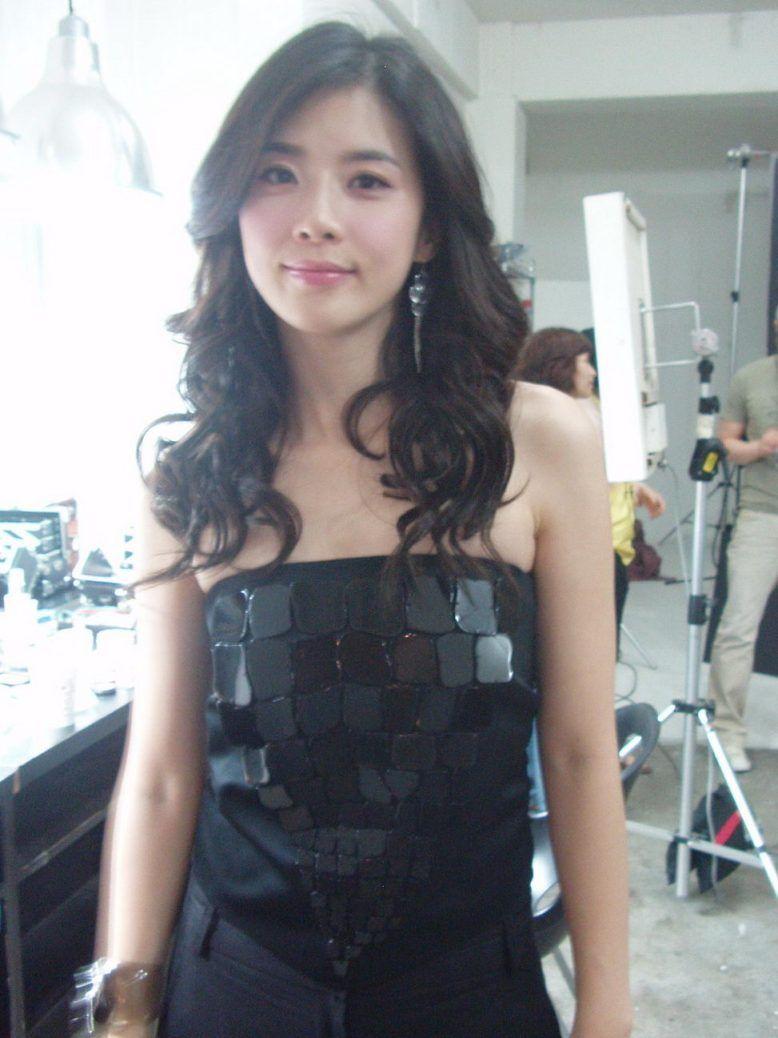 778x1038 Lee Bo Young Wallpaper