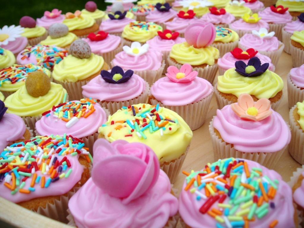 1024x768 Cupcake wallpaper HD for desktop background
