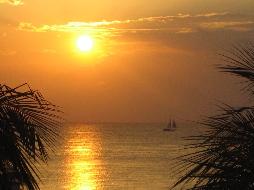 1024x768 Sailing in the Sunset Off Cozumel