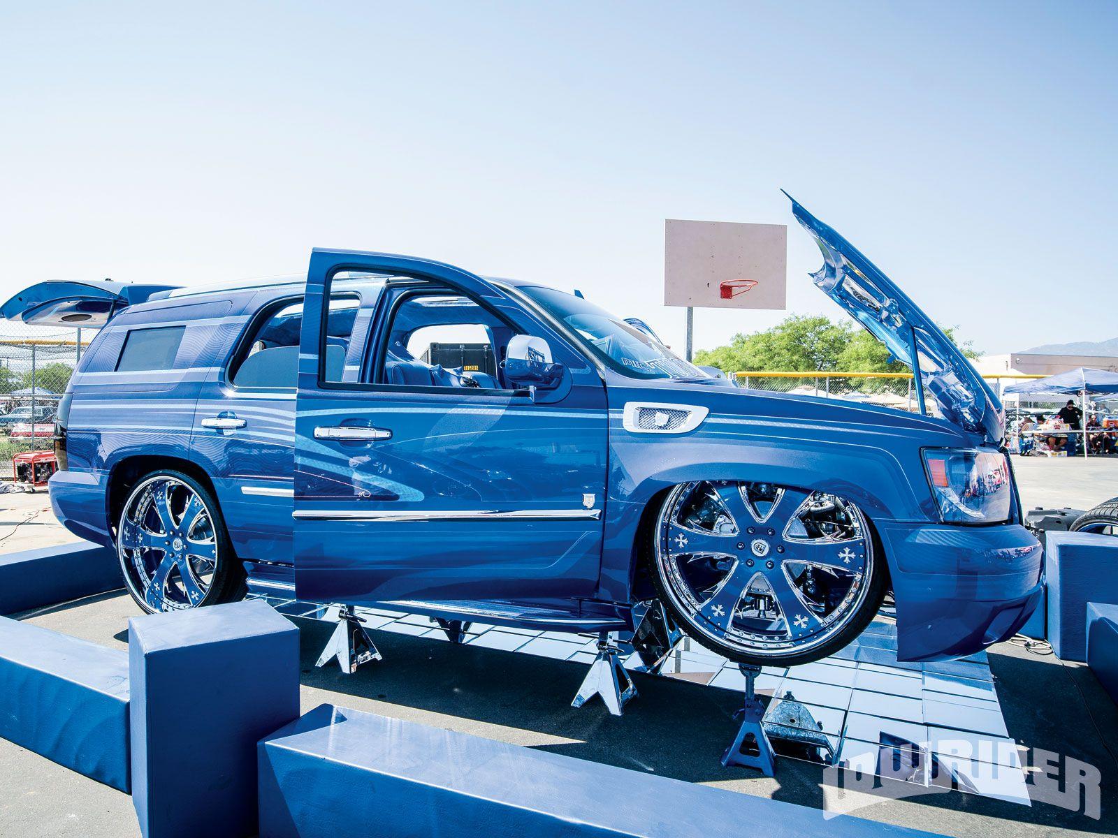 1600x1200 Lowrider Trucks Wallpaper