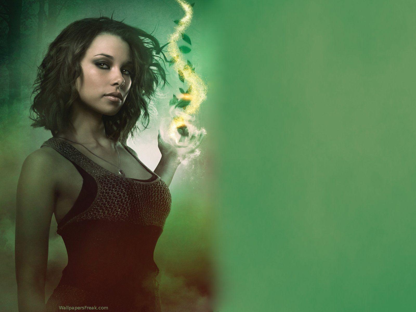1600x1200 Jessica Parker Kennedy Wallpaper