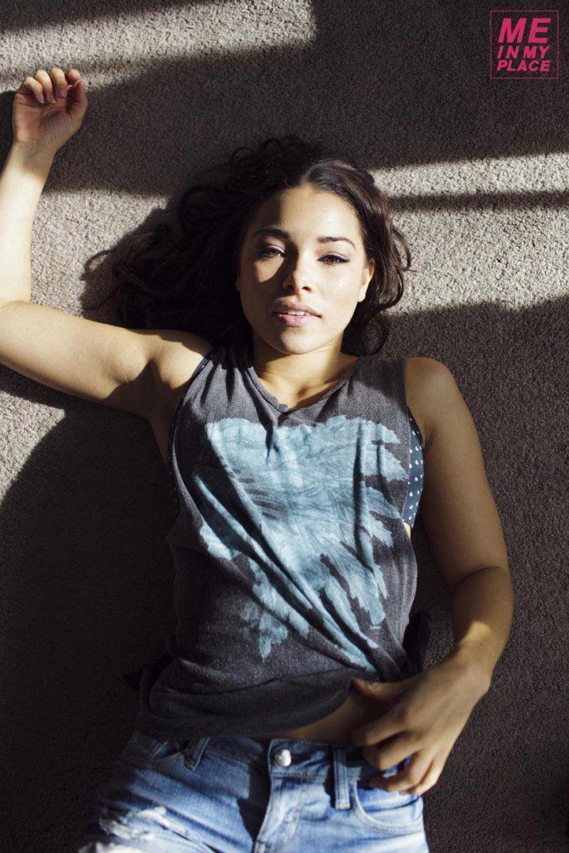 800x1200 Jessica Parker Kennedy wallpaper