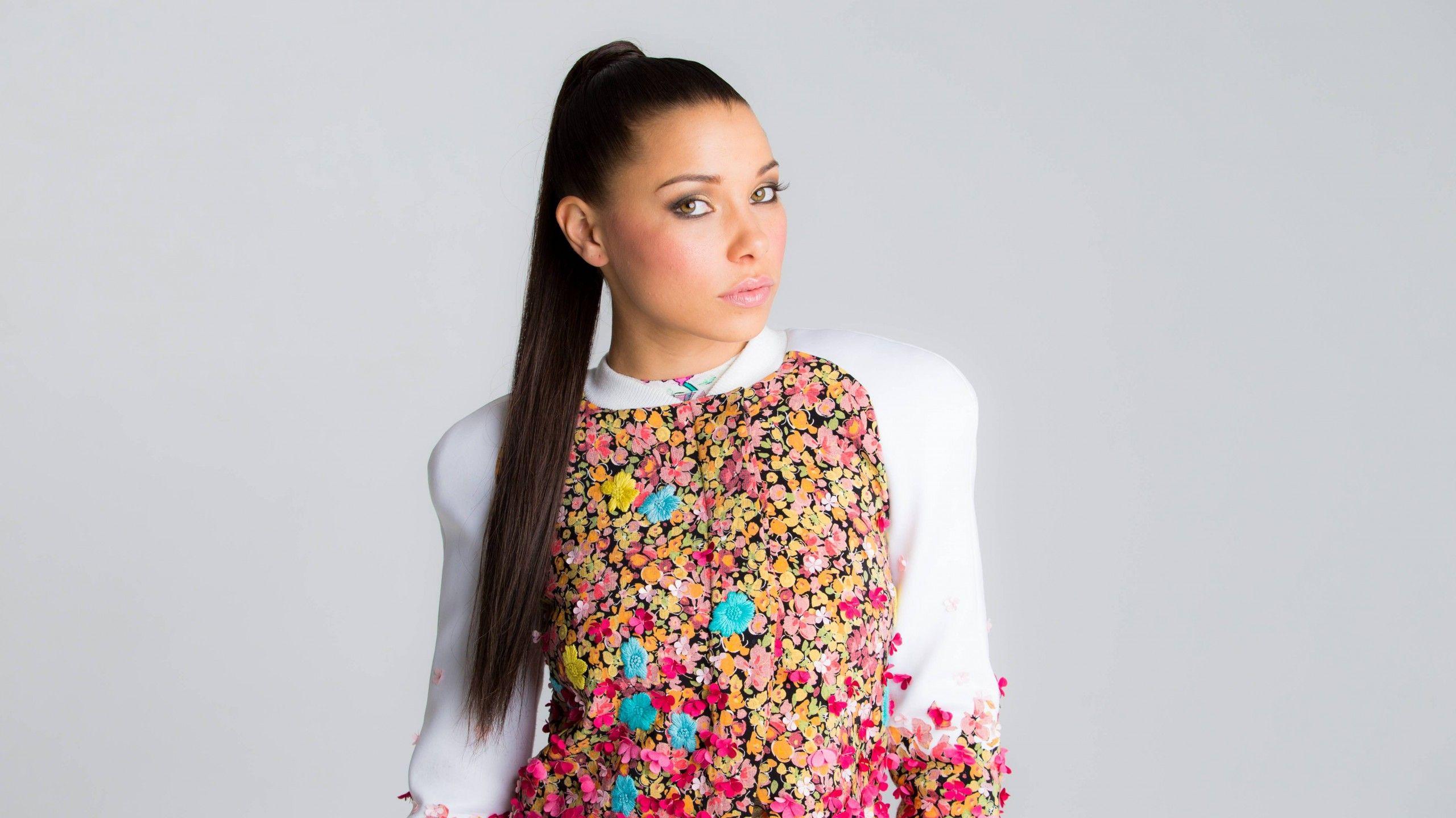 2560x1440 Jessica Parker Kennedy Wallpaper:2560x1440