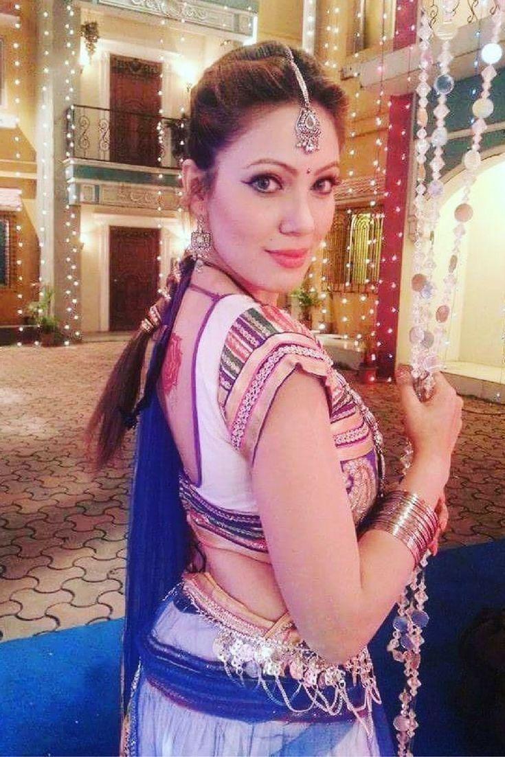 735x1102 Munmun Dutta Hottest Bikini Picture Reveal Her Curvy Body