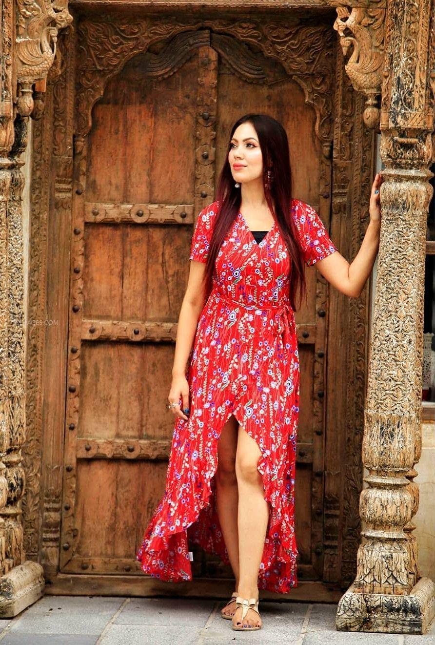 892x1321 Munmun Dutta Beautiful HD Photo & Mobile Wallpaper HD (Android IPhone) (1080p) #munmu. HD Wallpaper For Mobile, Mobile Wallpaper, Celebrity Wallpaper