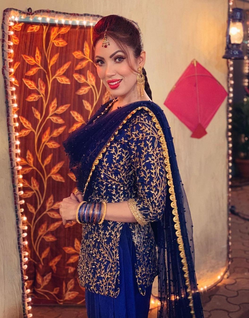 1055x1350 Munmun Dutta Beautiful HD Photo & Mobile Wallpaper HD (Android IPhone) (1080p) (1055x1350) (2021)