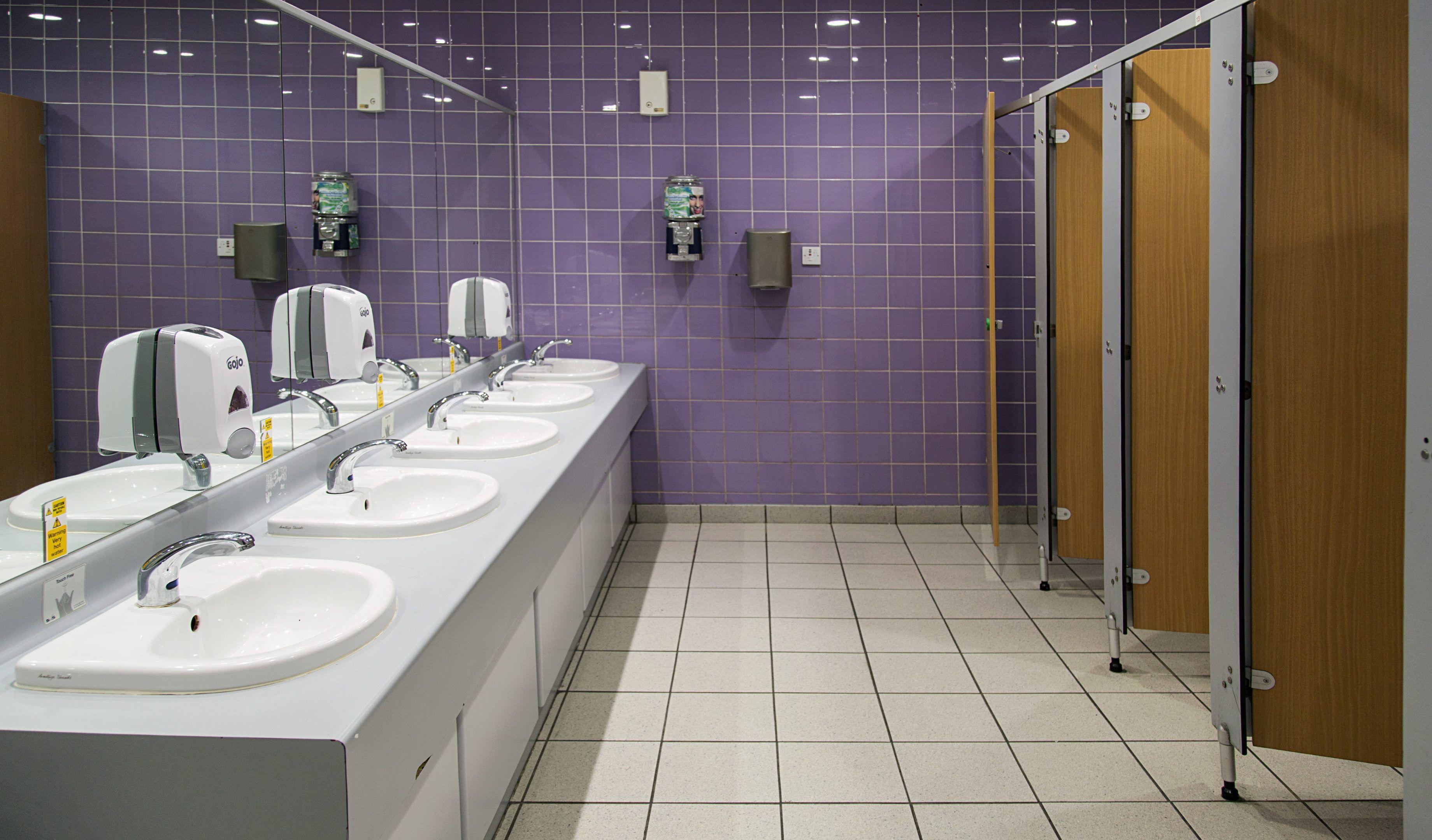 3680x2160 Public Toilet Wallpaper .