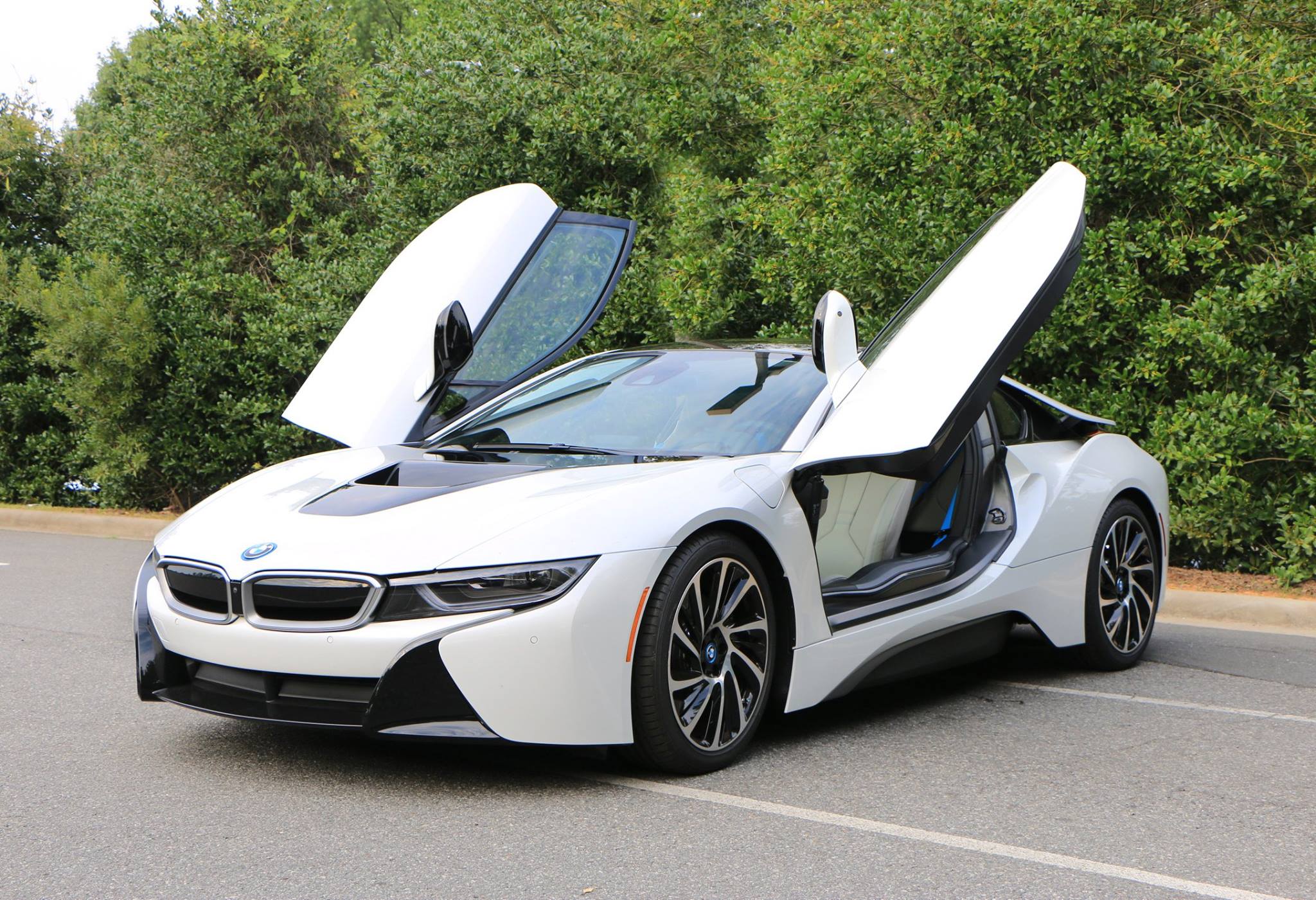 2048x1401 BMW I8 for RENT in Los Angeles