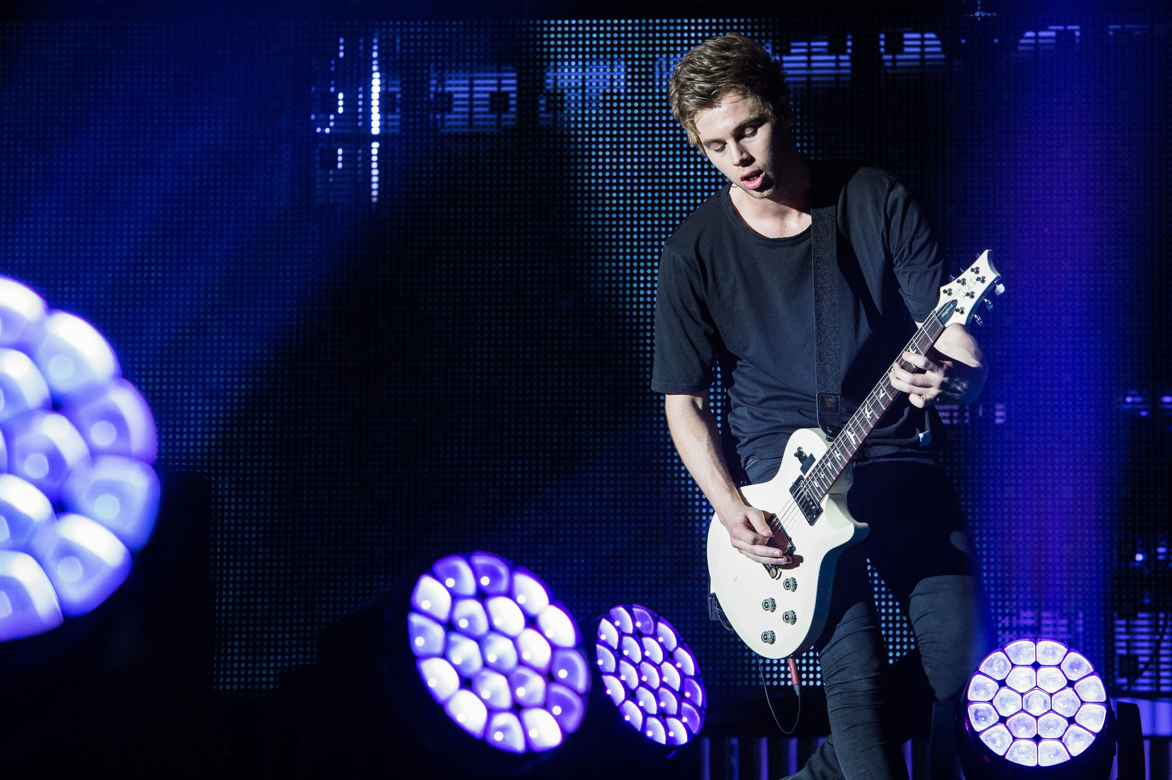 4093x2724 Luke Hemmings Wallpaper