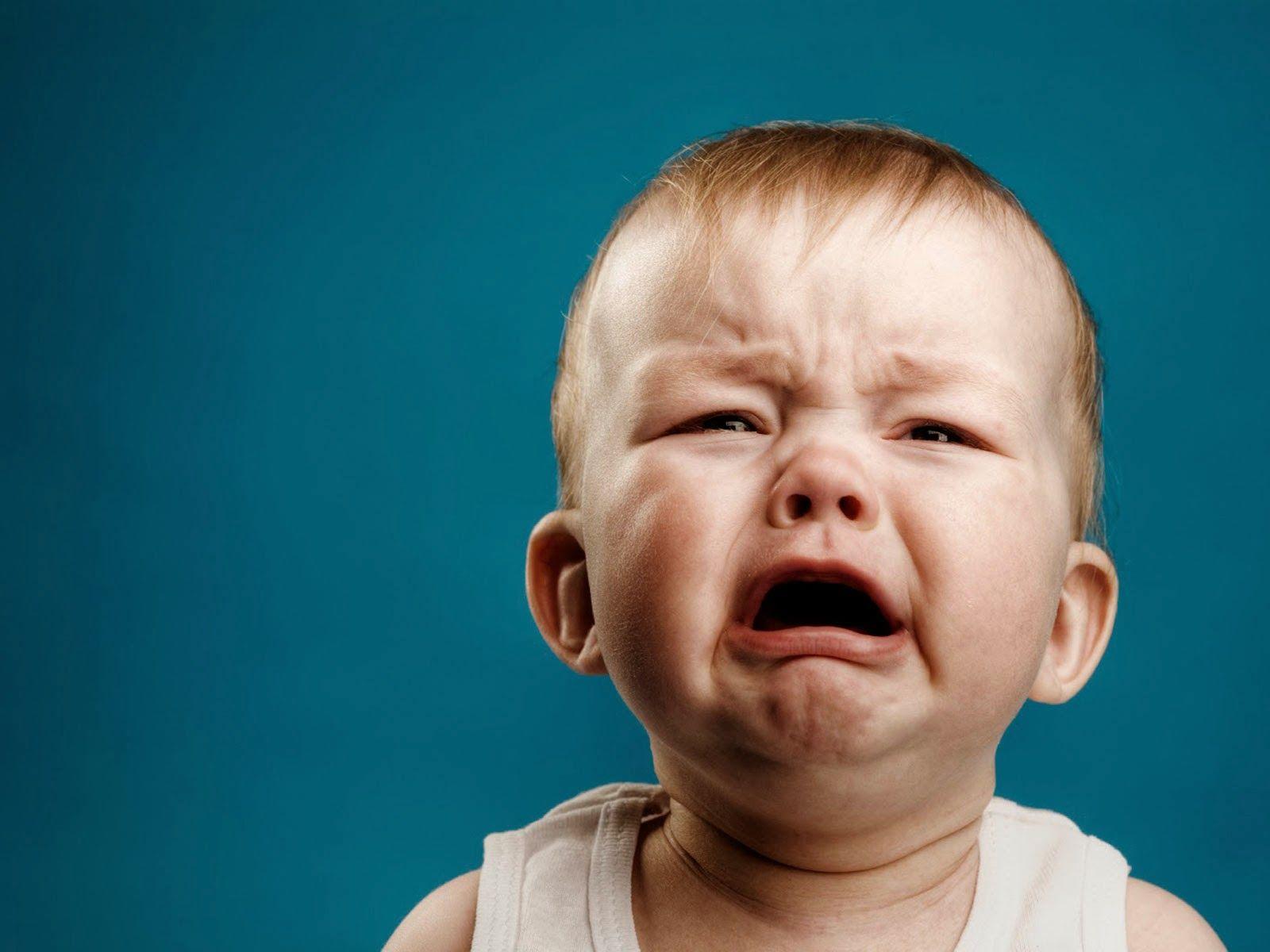 1600x1200 Crying Baby Wallpaper