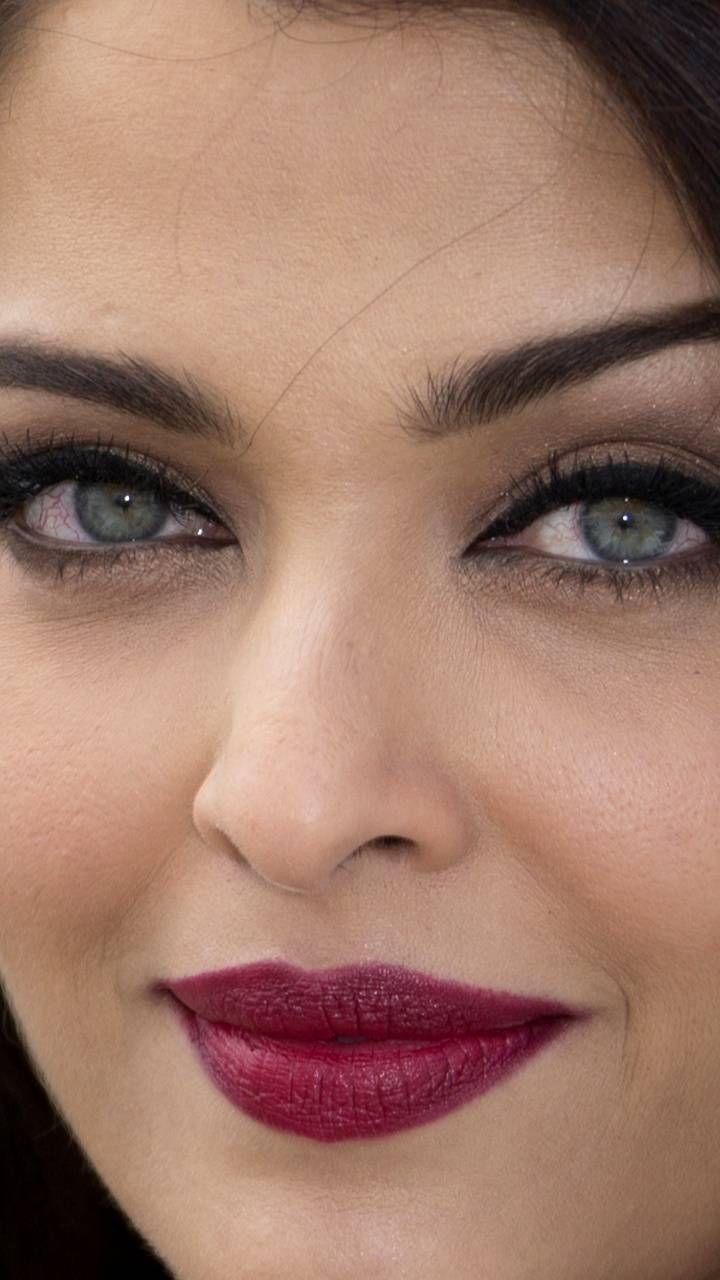 Aishwarya Rai Smiling Face