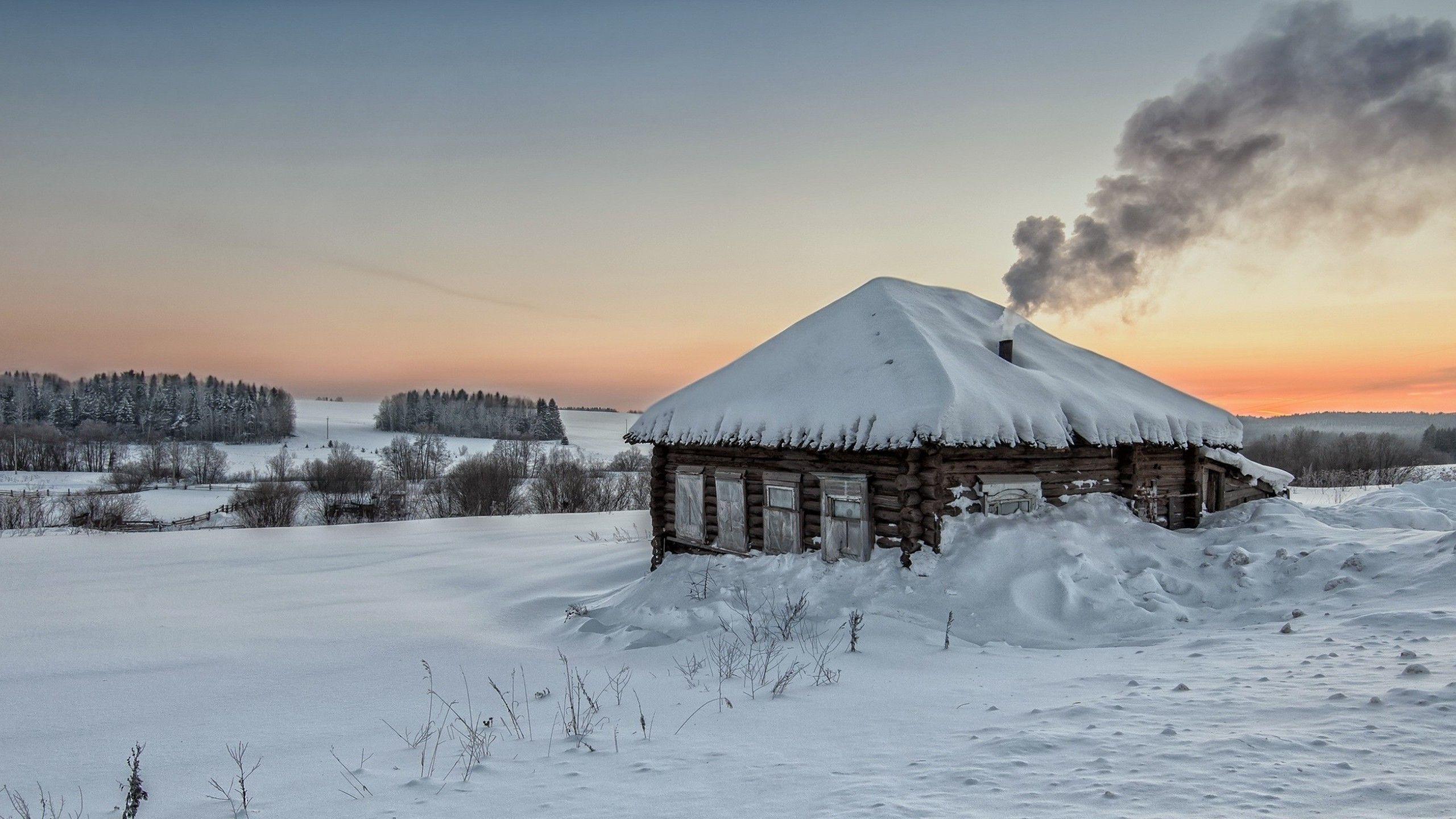 2560x1440 Funny House Old Winter Wallpaper:2560x1440
