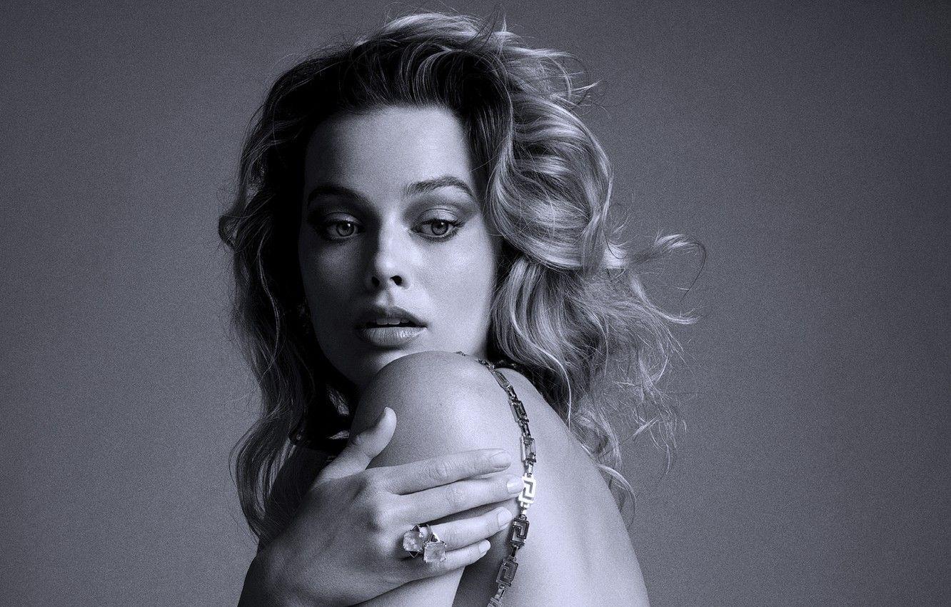 1332x850 Wallpaper look, girl, face, photo, hair, actress, black and white, beautiful, shoulder, Vogue, Margot Robbie image for desktop, section девушки