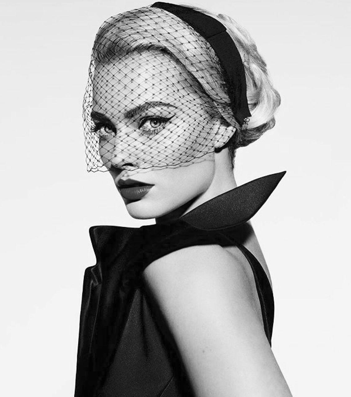 1132x1280 Cool Wallpaper Margot Robbie Black And White Photo