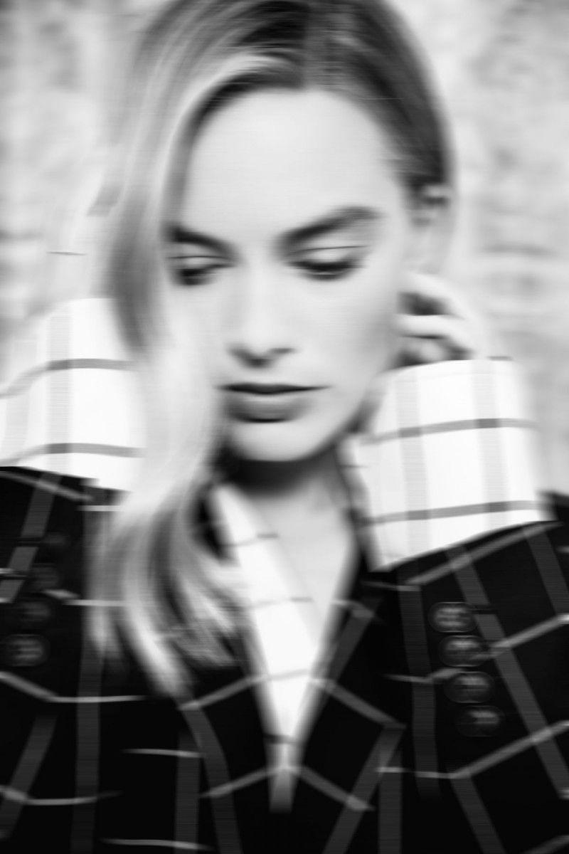 800x1200 Margot Robbie wallpaper