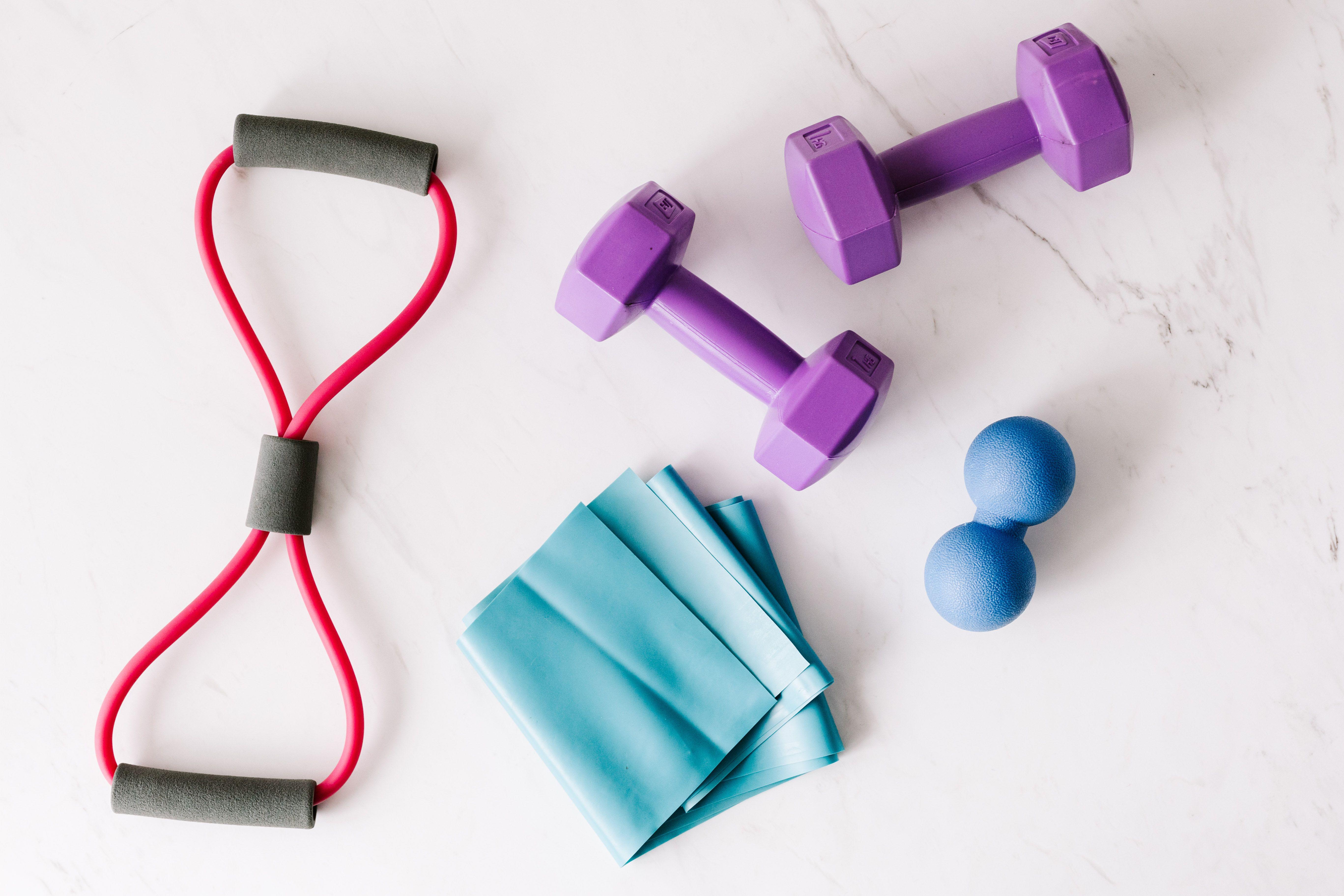 5470x3647 Set of fitness equipment placed on marble surface · Free
