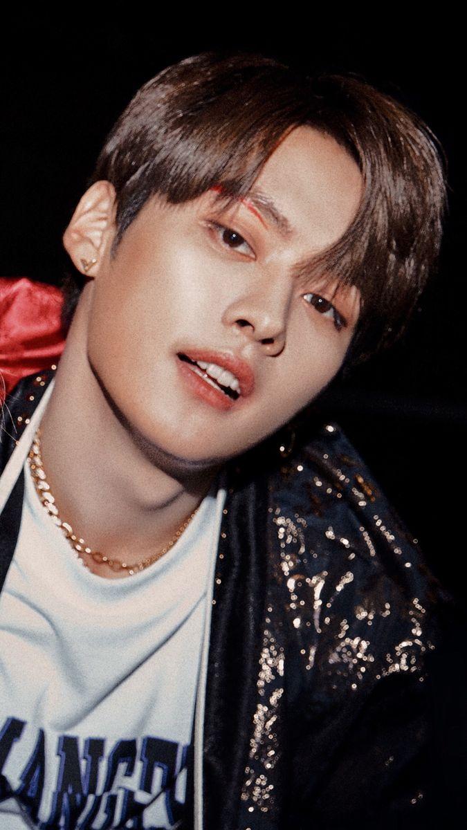 675x1200 Stray Kids Lee Know Wallpaper. Lee min ho, Lee know, Minho