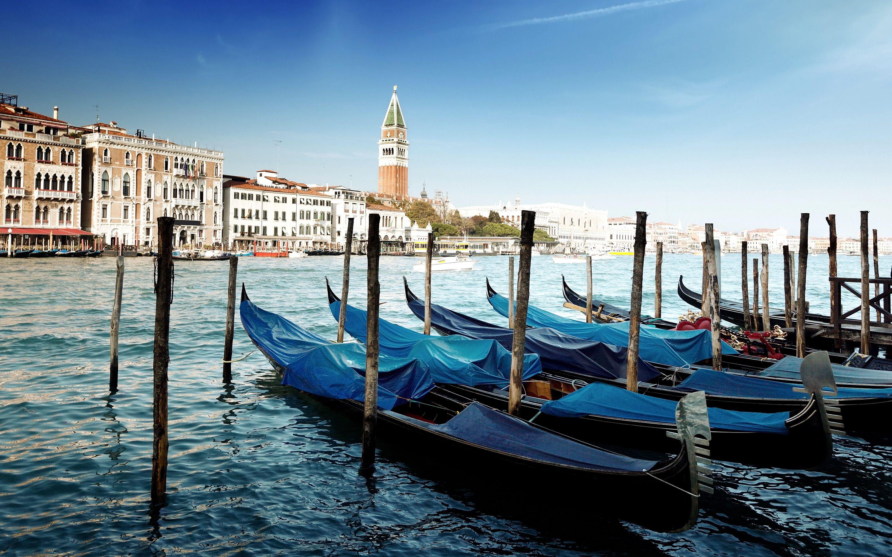 2880x1800 Gondolas venice