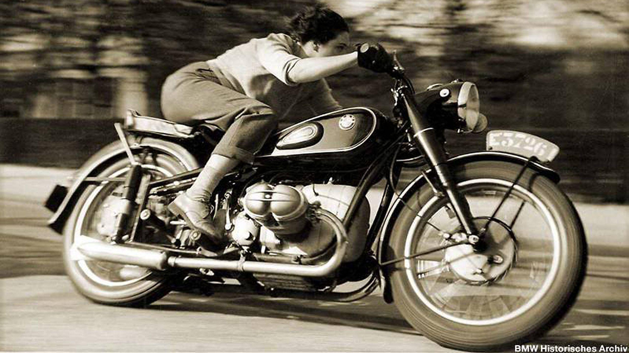 2560x1440 Vintage Motorcycle Wallpaper background picture