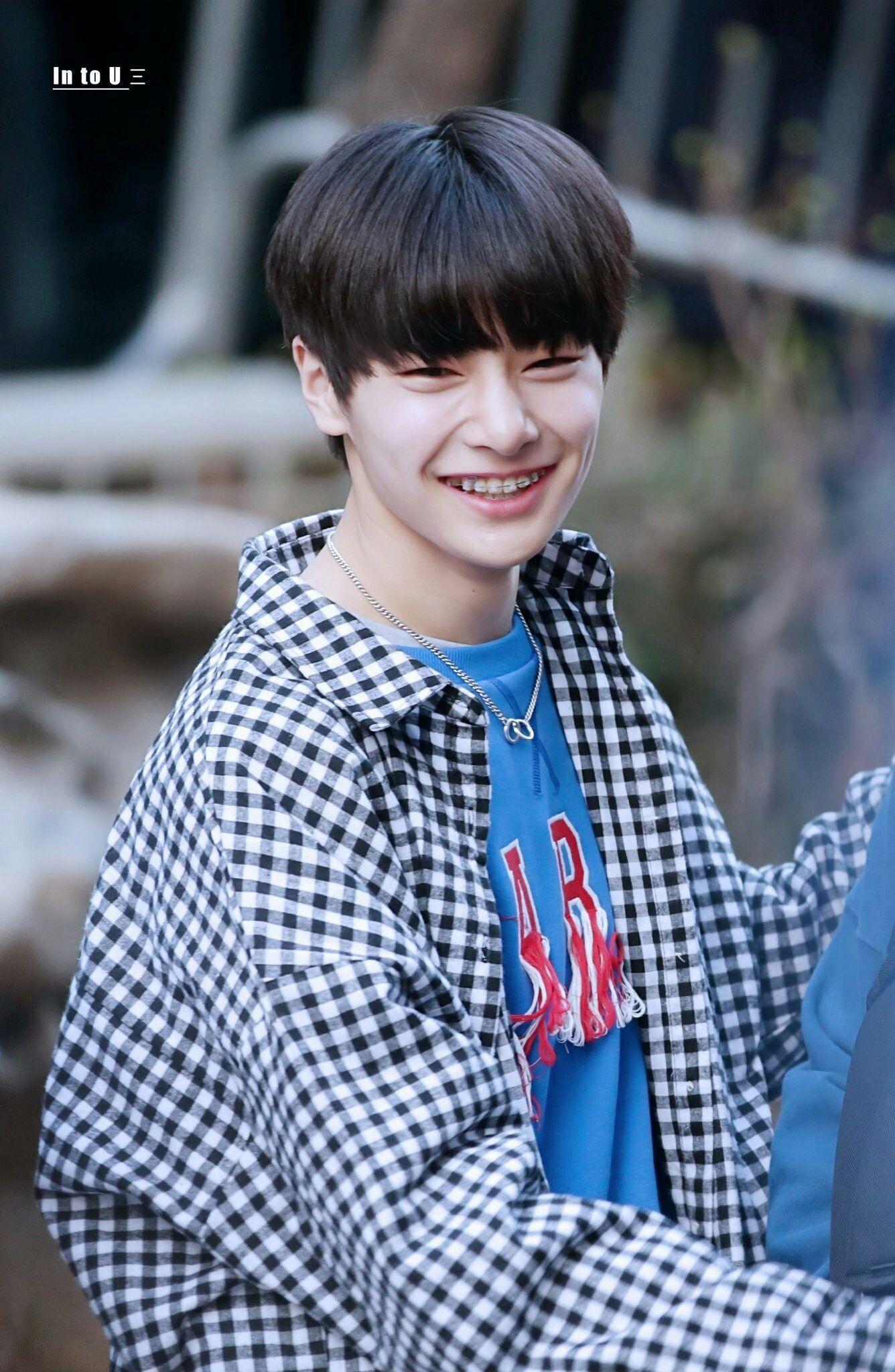 1336x2048 Jeongin Stray Kids Wallpaper .