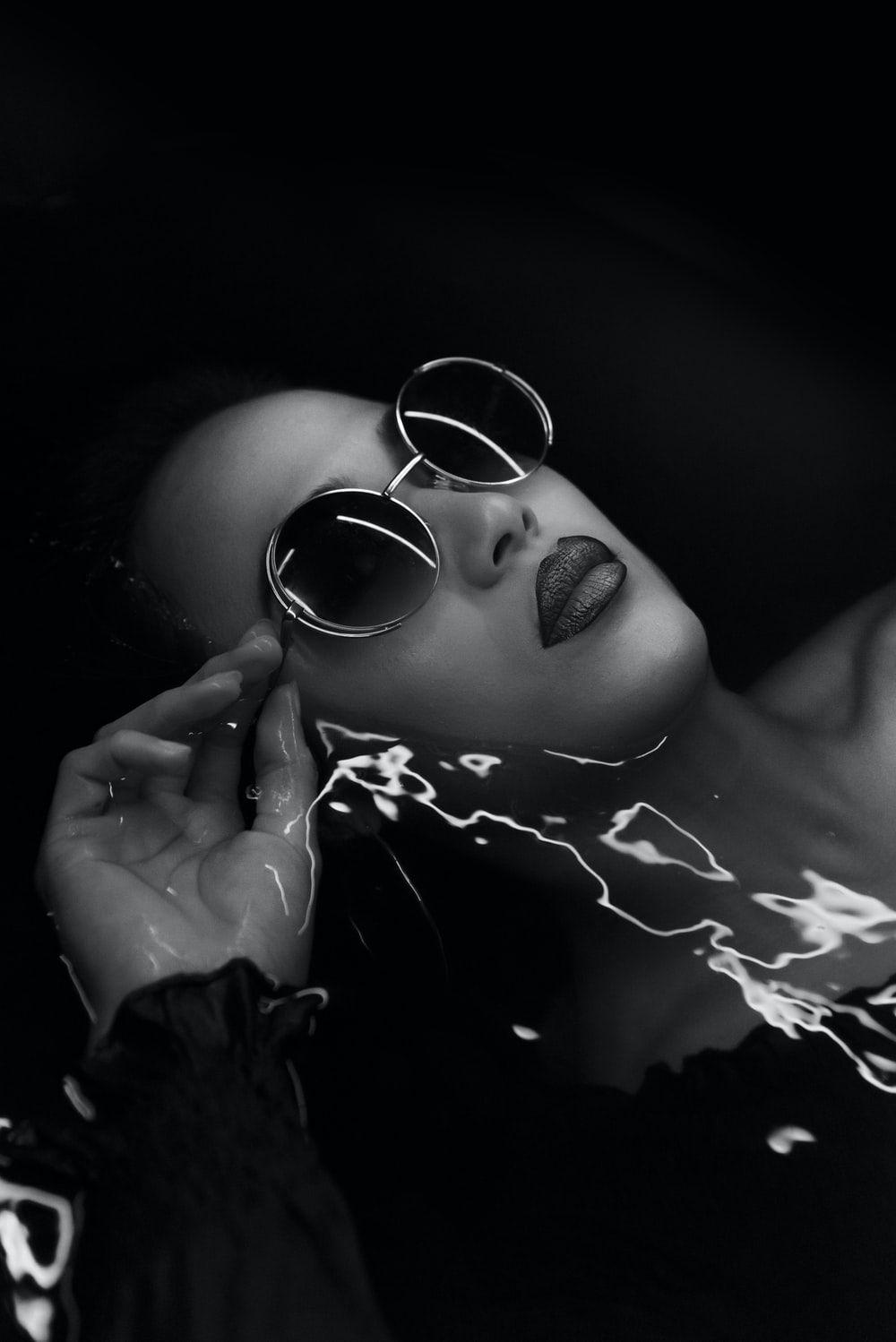 1000x1498 Black And White Portrait Picture [HD]. Download Free Image