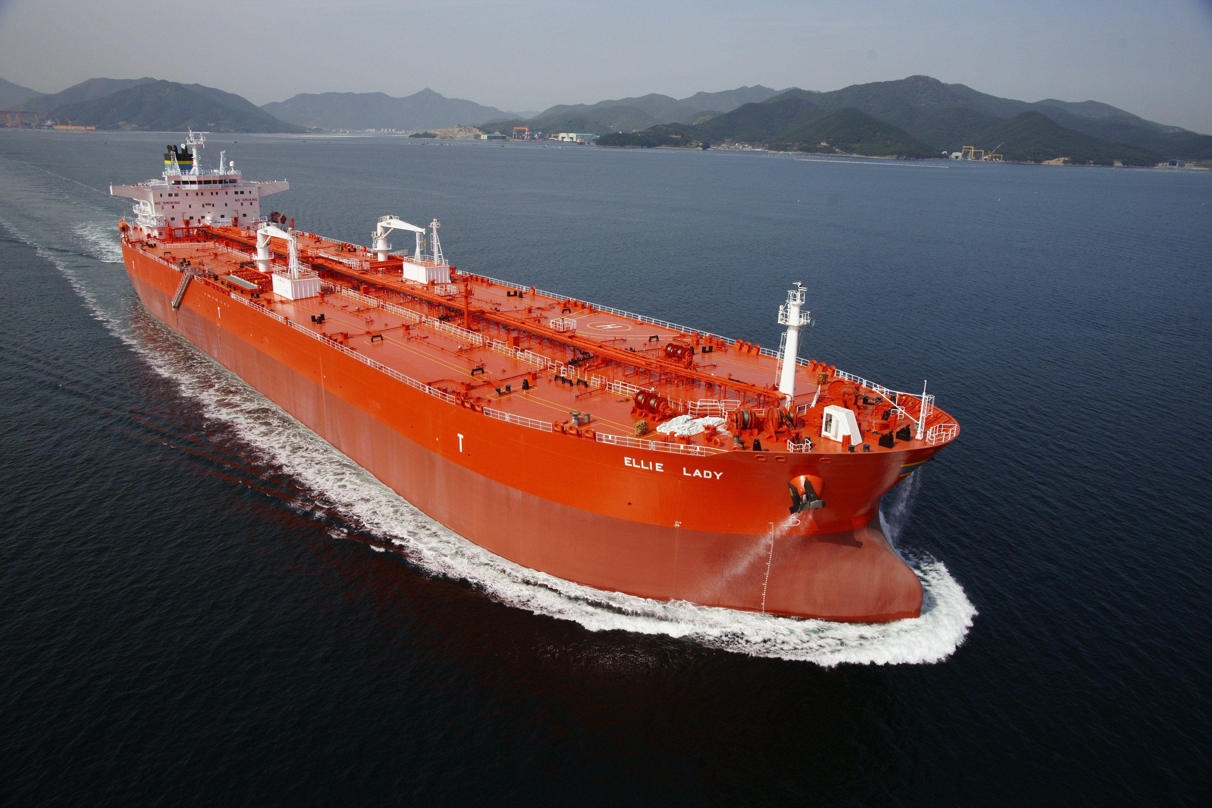 4000x2667 Tanker Wallpaper