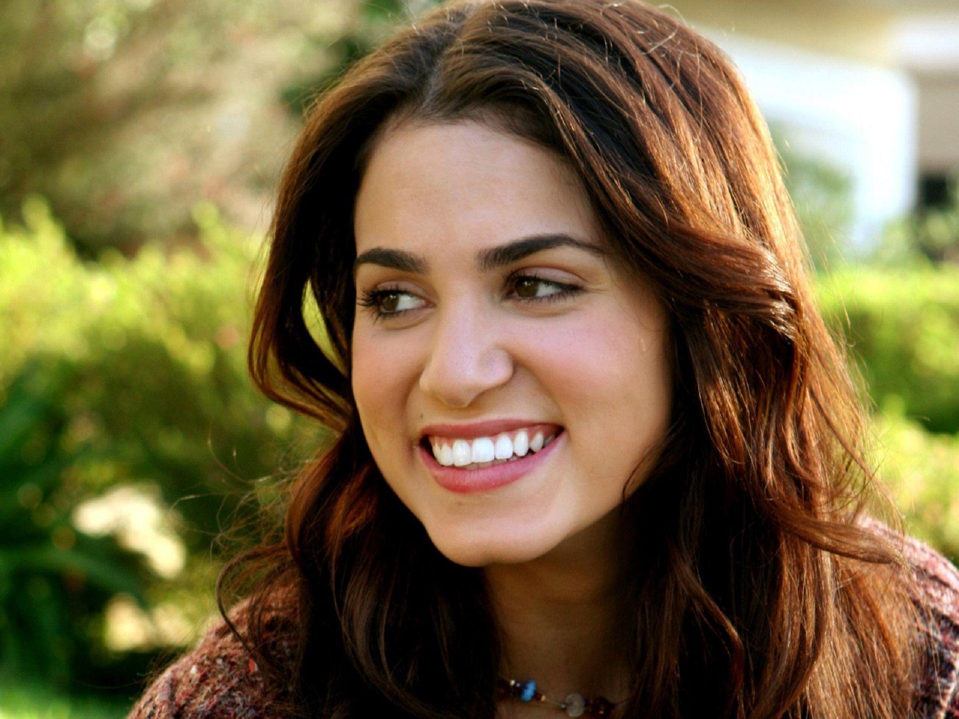 1920x1440 Nikki Reed Wallpaper