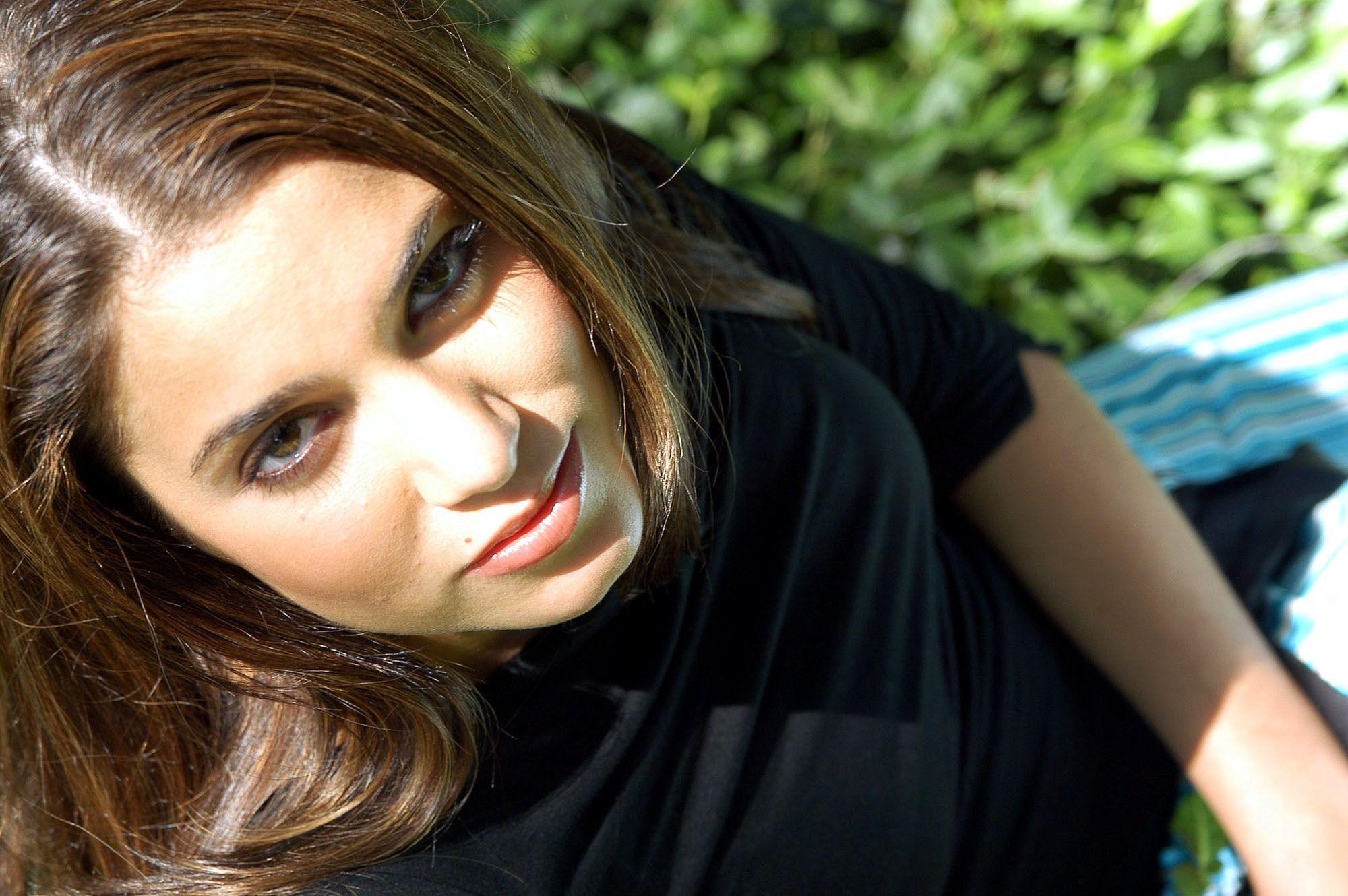 2000x1330 Nikki Reed High Definition Wallpaper