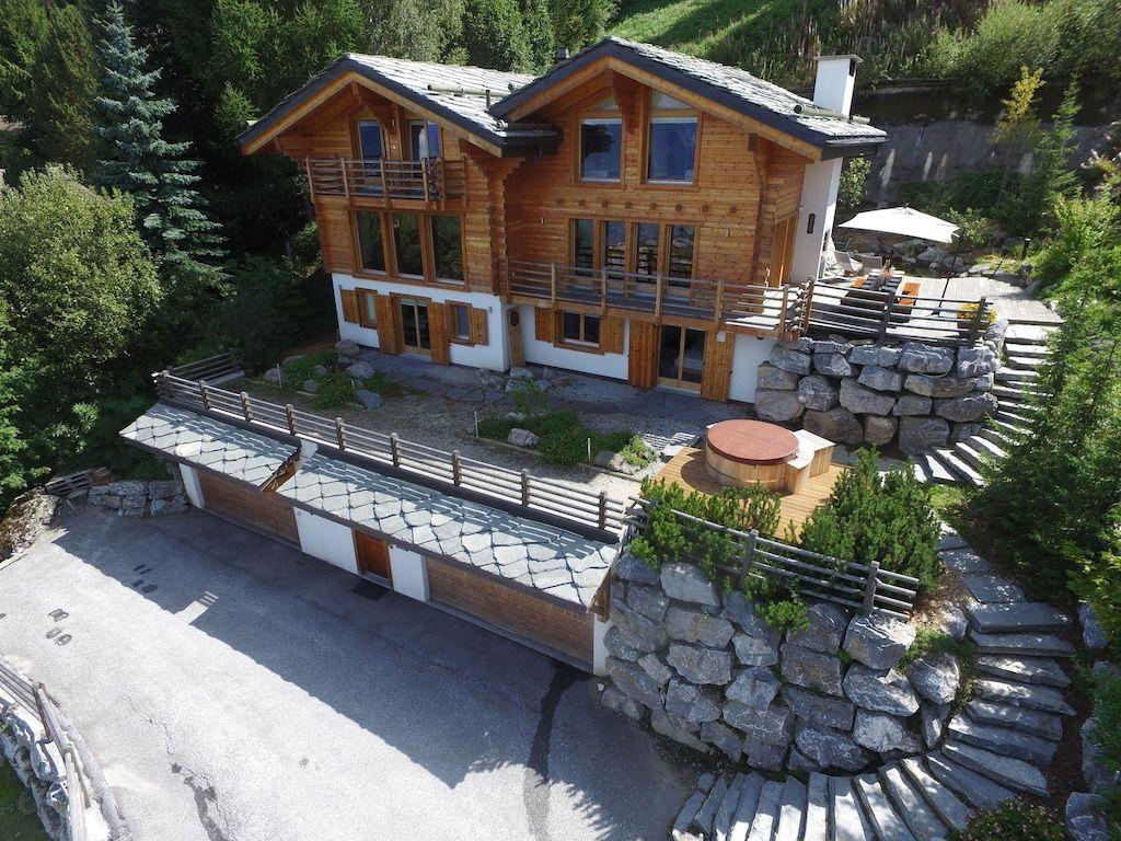 1024x768 Luxury 5 * Swiss Chalet with Hot Tub near bars, restaurants and lifts