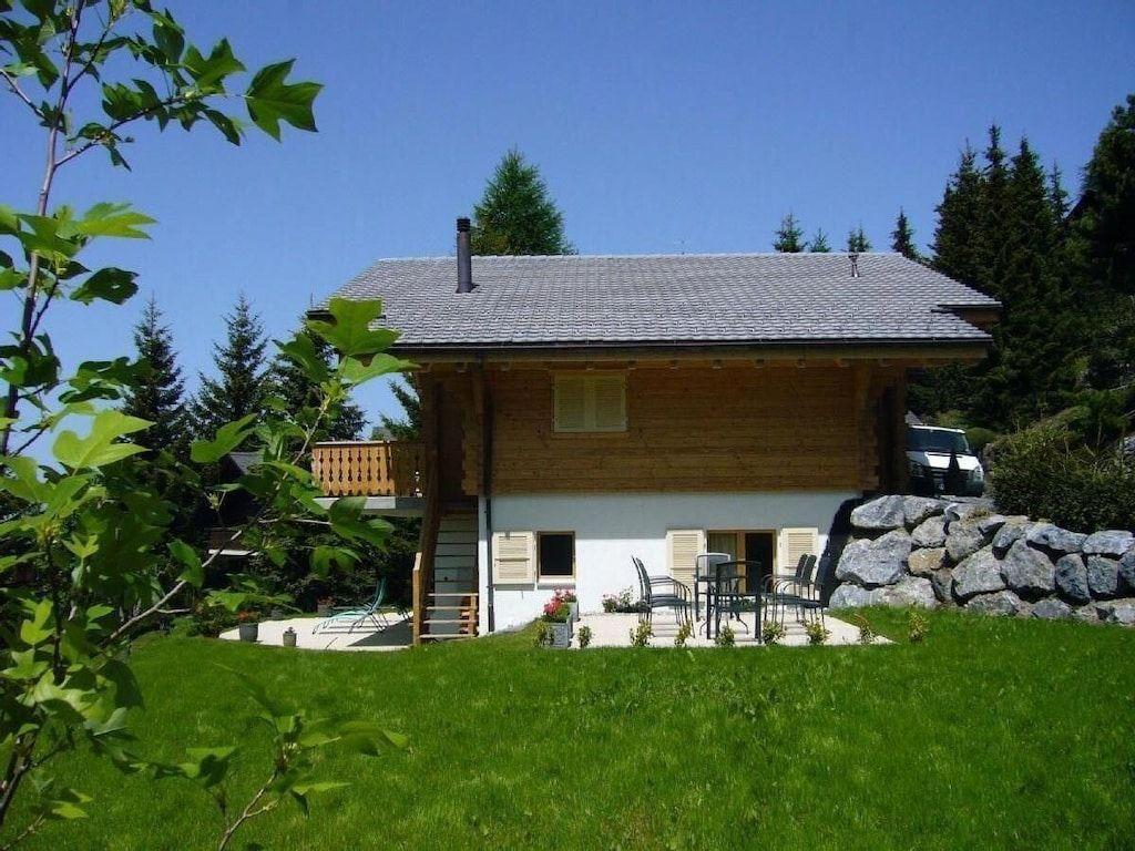1024x768 Luxury modern Swiss chalet- spectacular panoramic views