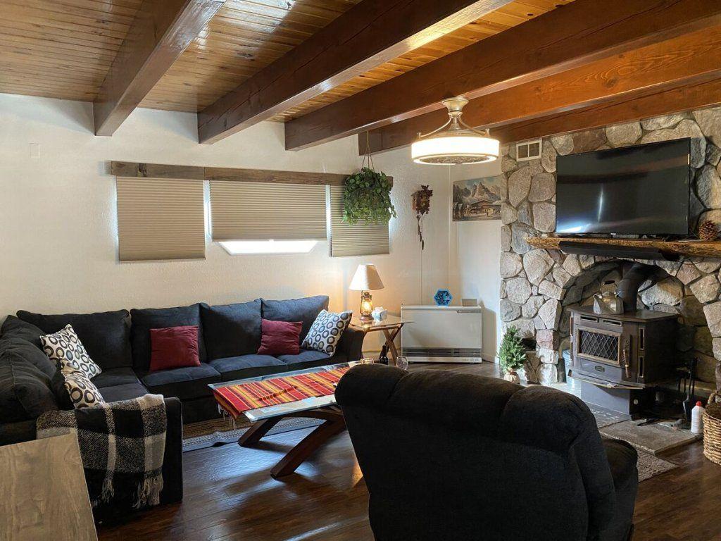 1024x768 1972 Aeroplane Swiss Chalet