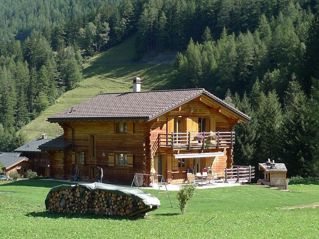 1024x768 Swiss Chalet 1