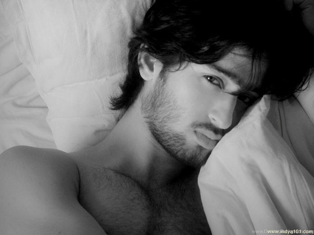 1024x768 Cute Men Wallpaper