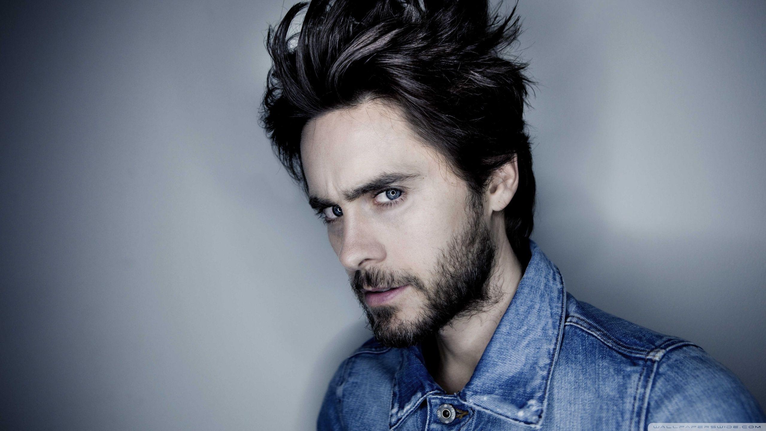 2560x1440 Handsome Man Wallpaper