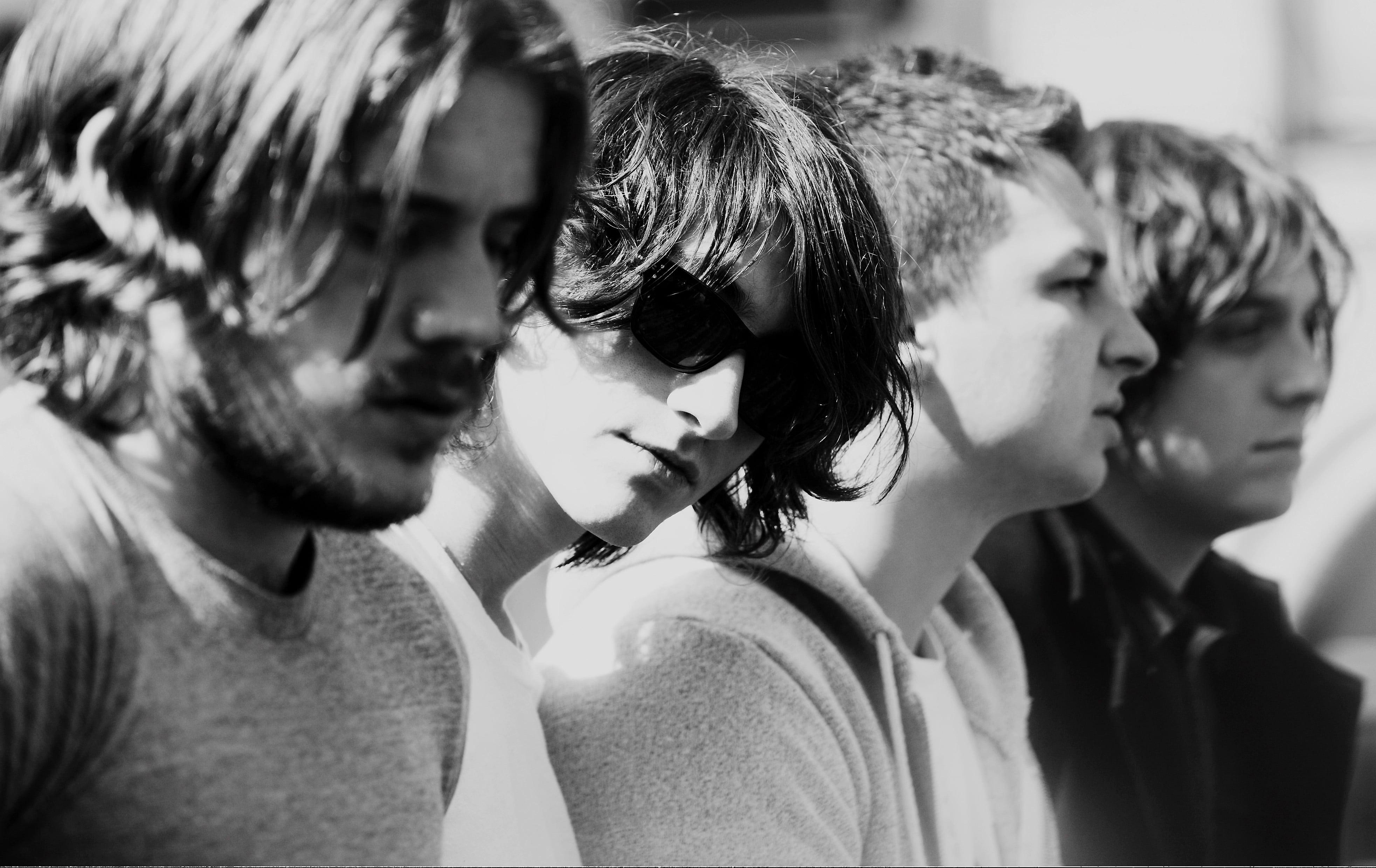 3929x2480 Arctic Monkeys HD