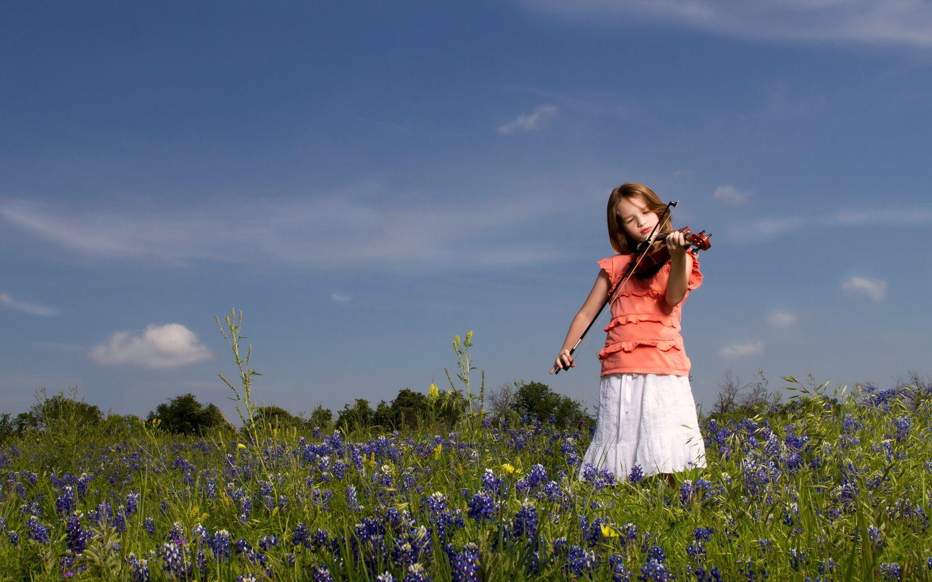 1920x1200 Cute Girl Playing Violin