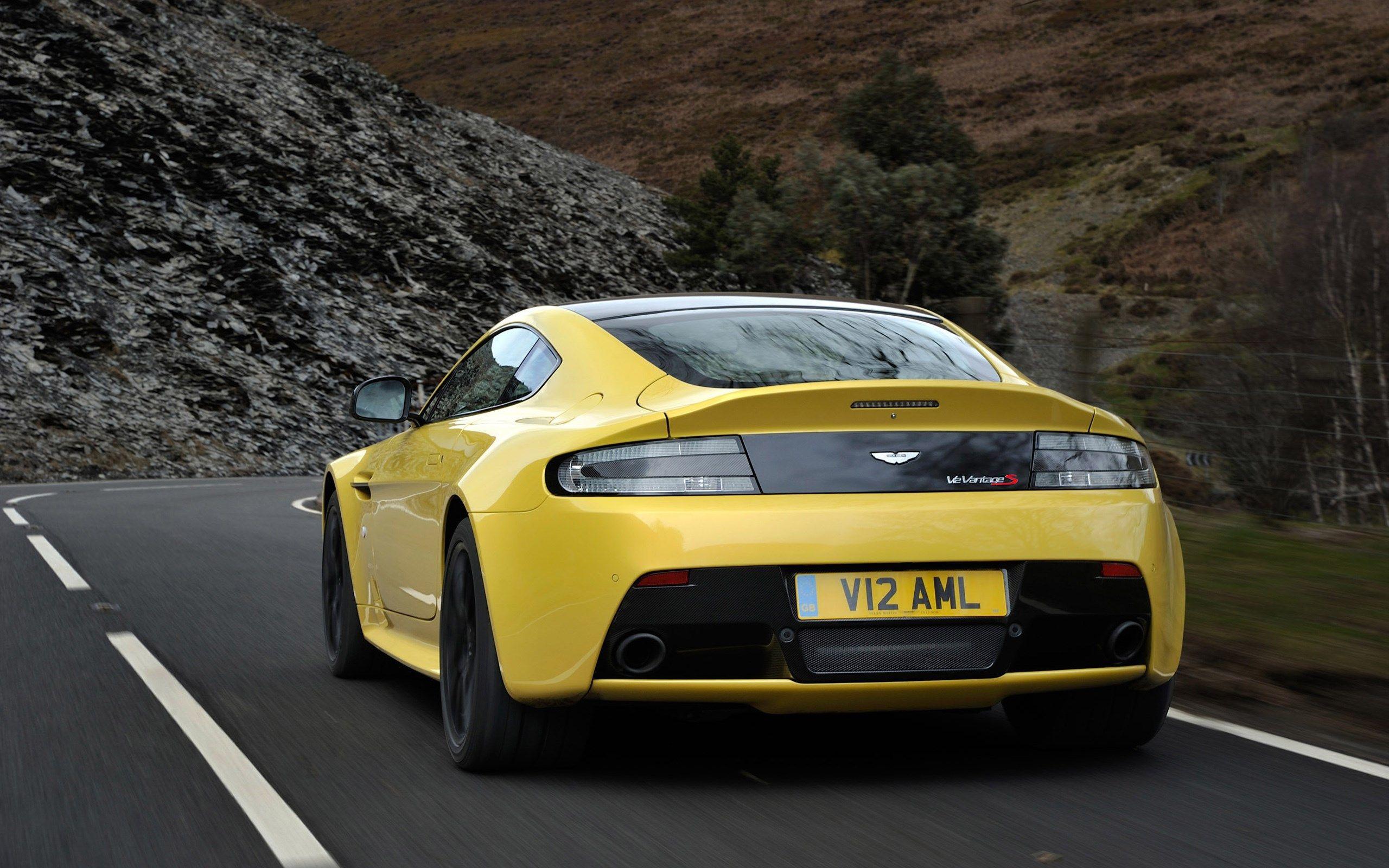 2560x1600 2560x1600 desktop wallpaper for aston martin v12 vantage